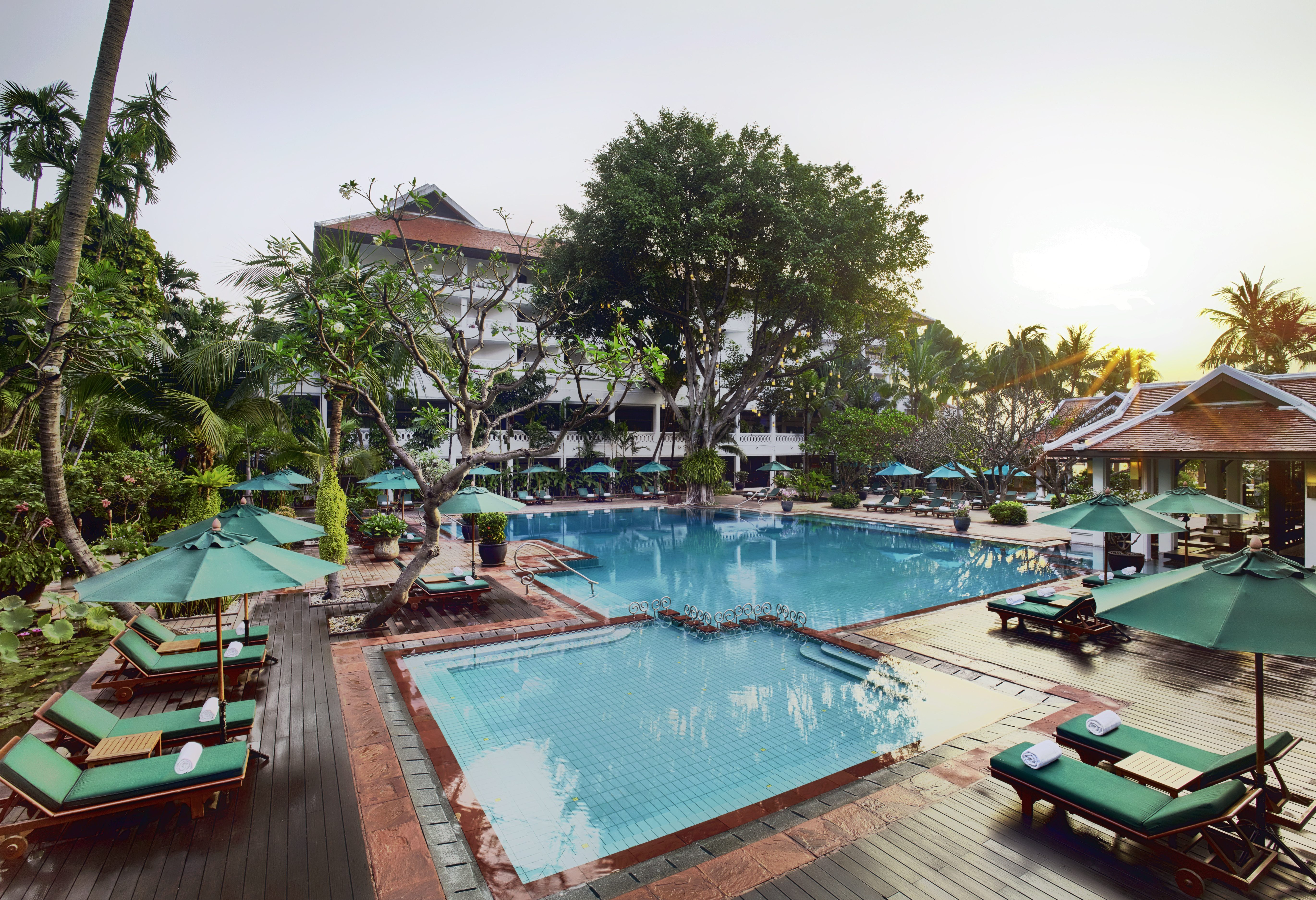 Zwembad van het Anantara Bangkok Riverside Resort in Bangkok, Thailand