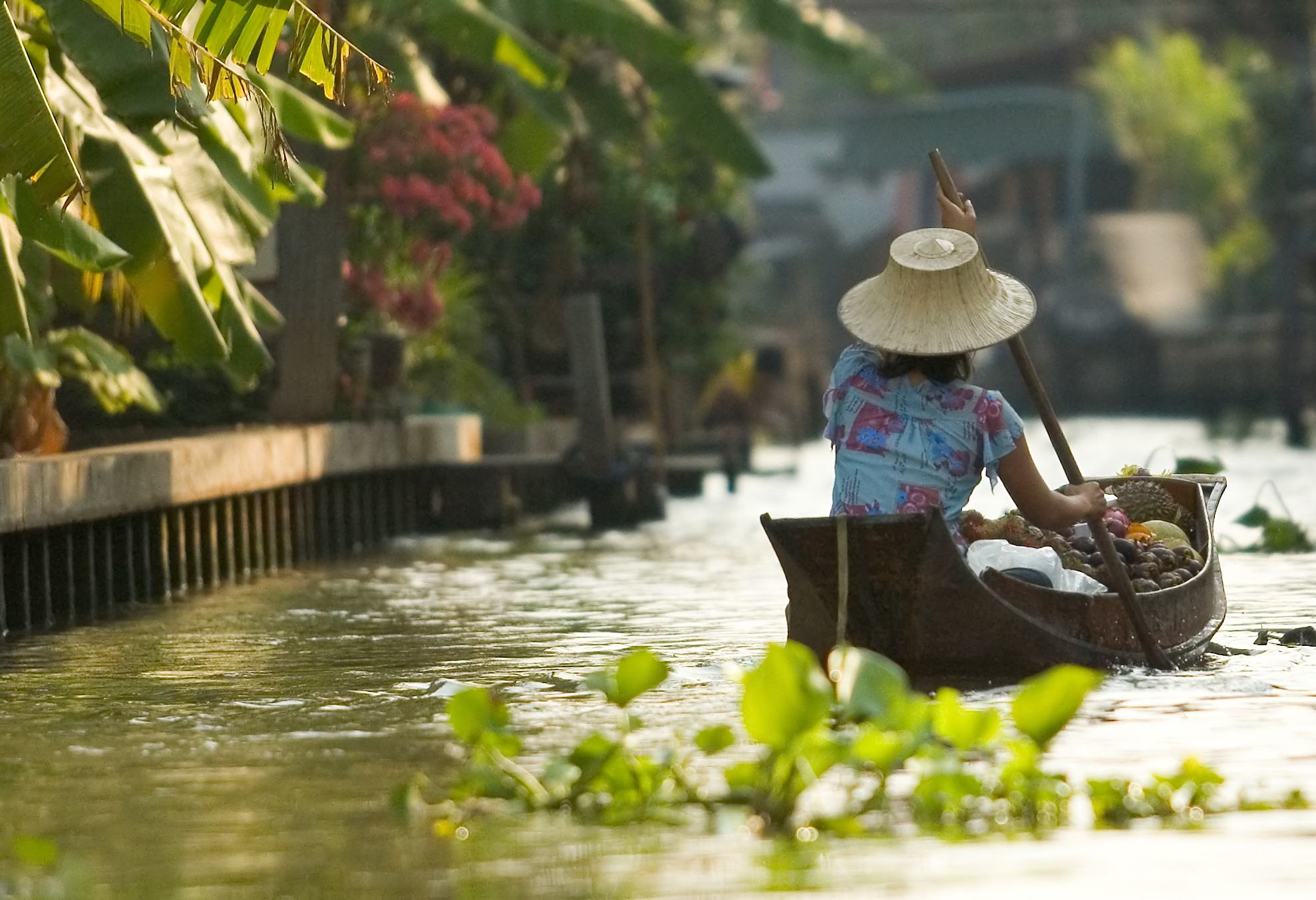 Varen door de klongs in Bangkok, Thailand