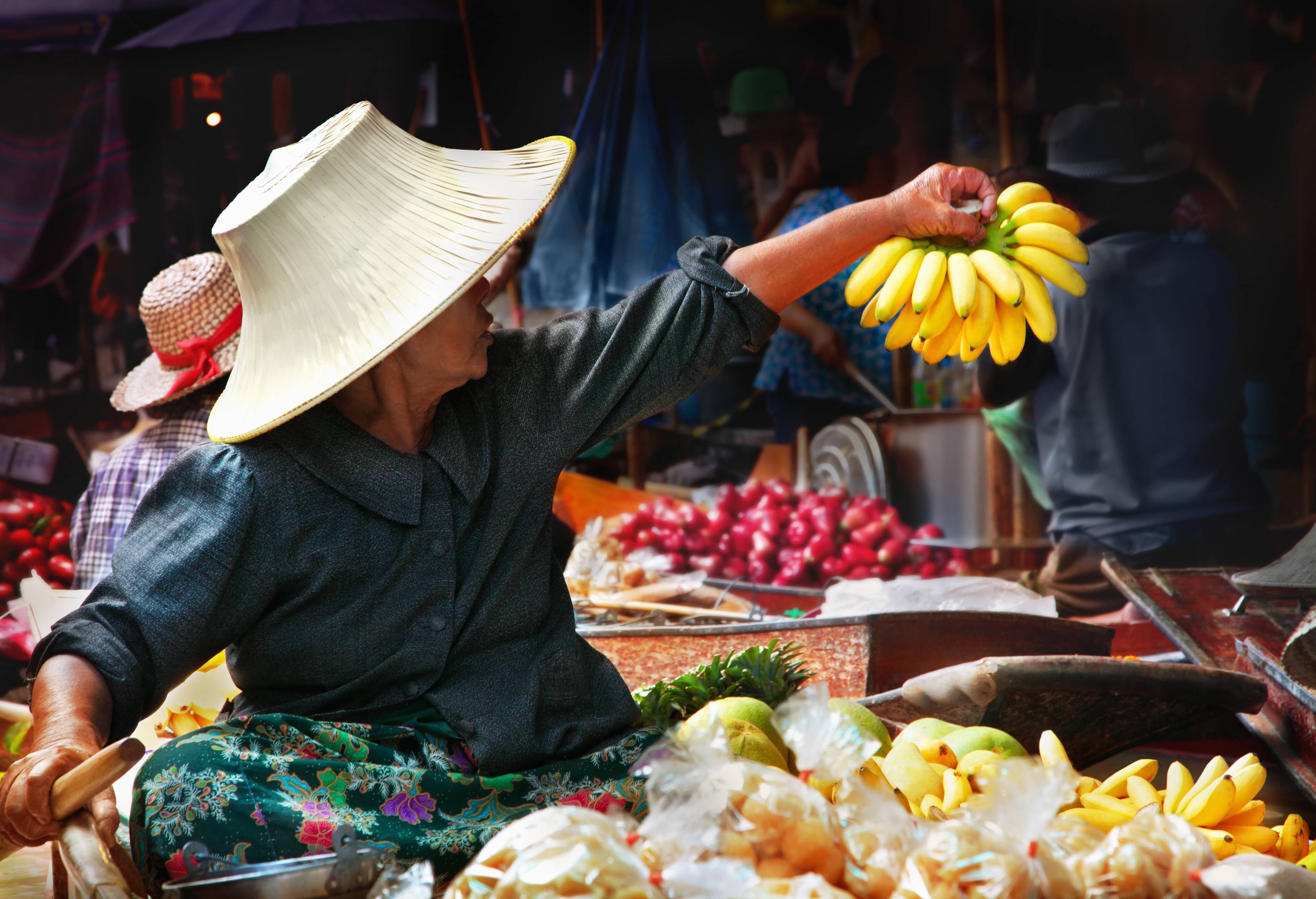 Damnoen Saduak drijvende markt in Thailand
