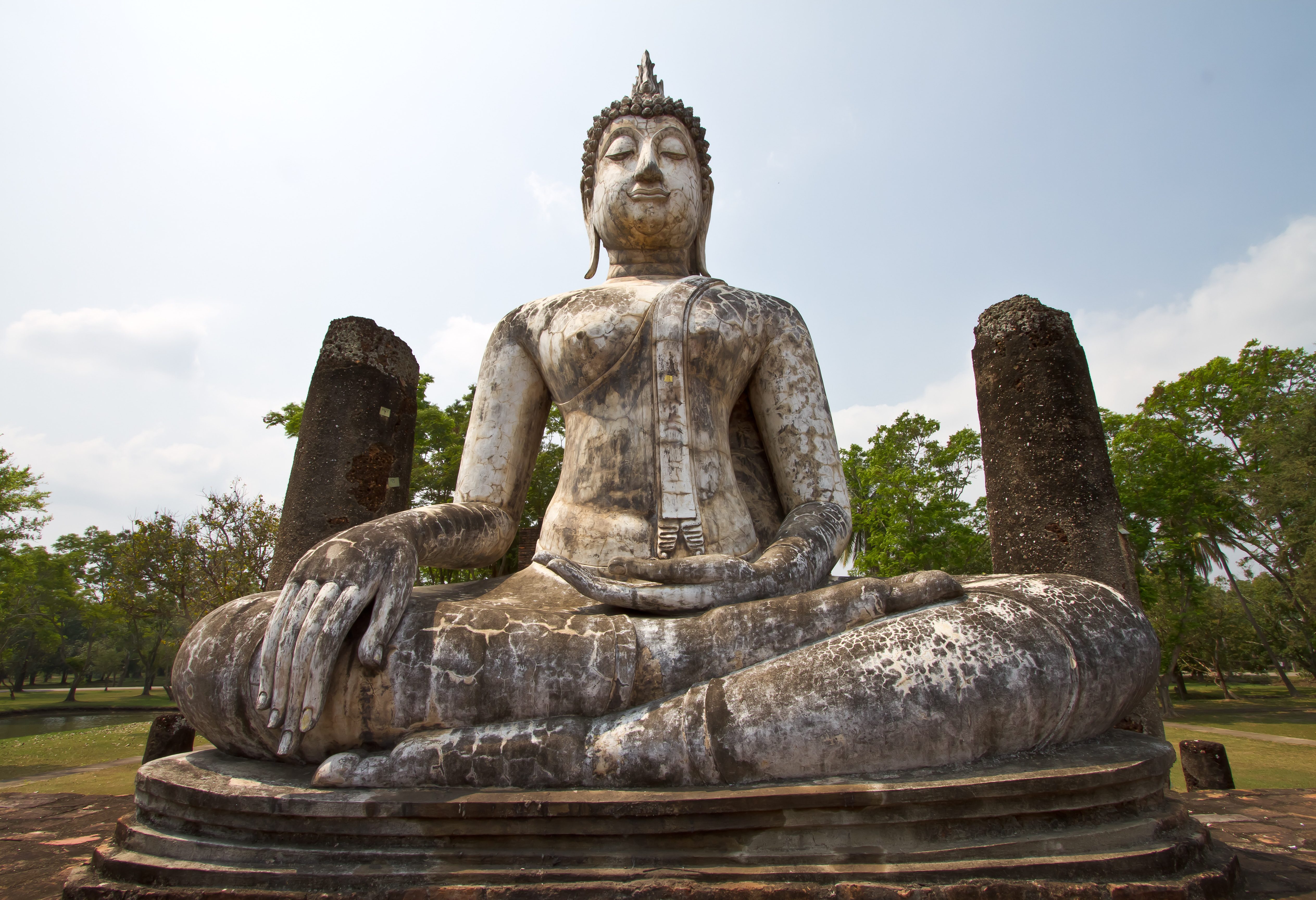 Boeddhabeeld in het Sukhothai Historical Park in Thailand