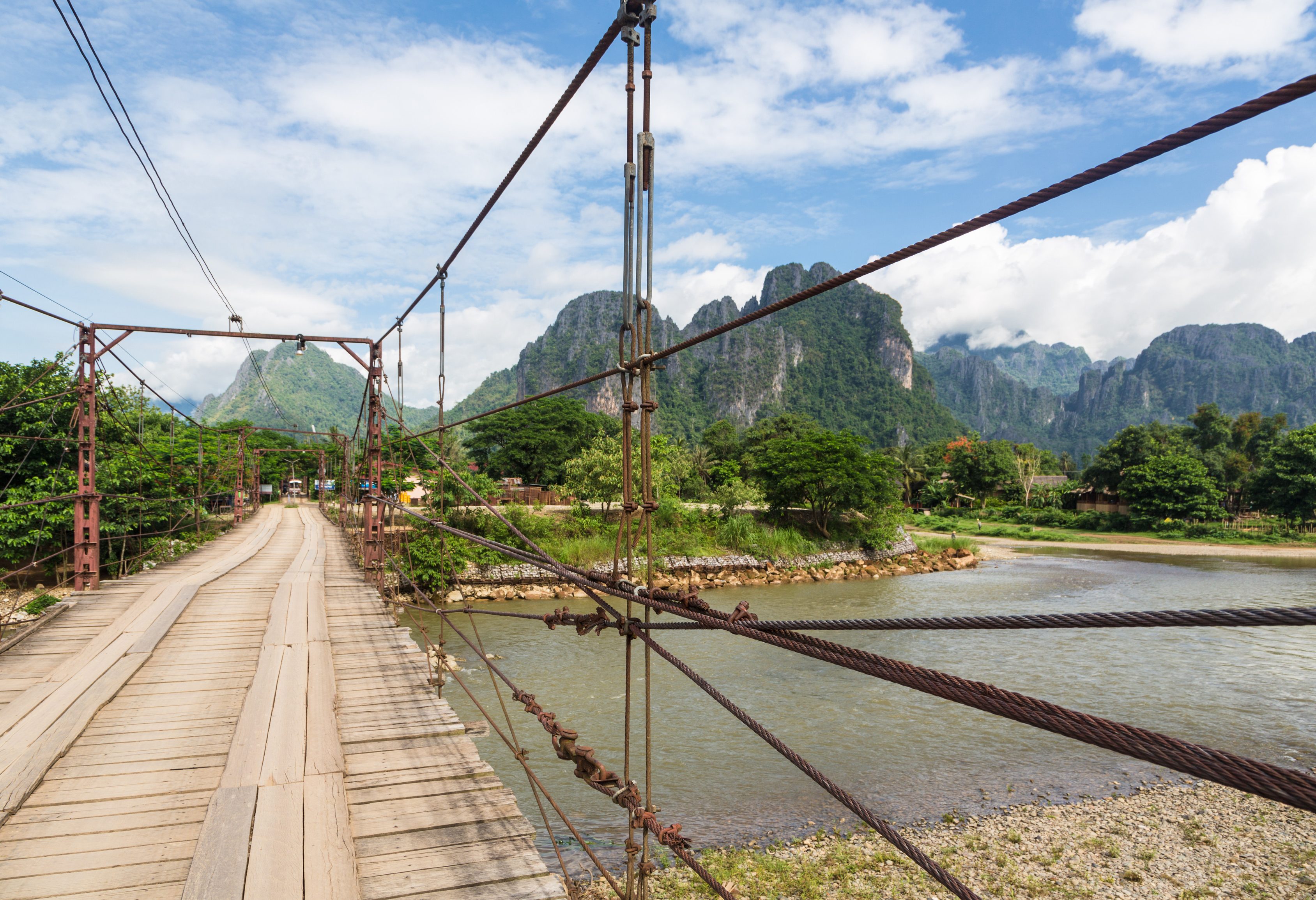 Bergachtige omgeving van Vang Vieng in Laos