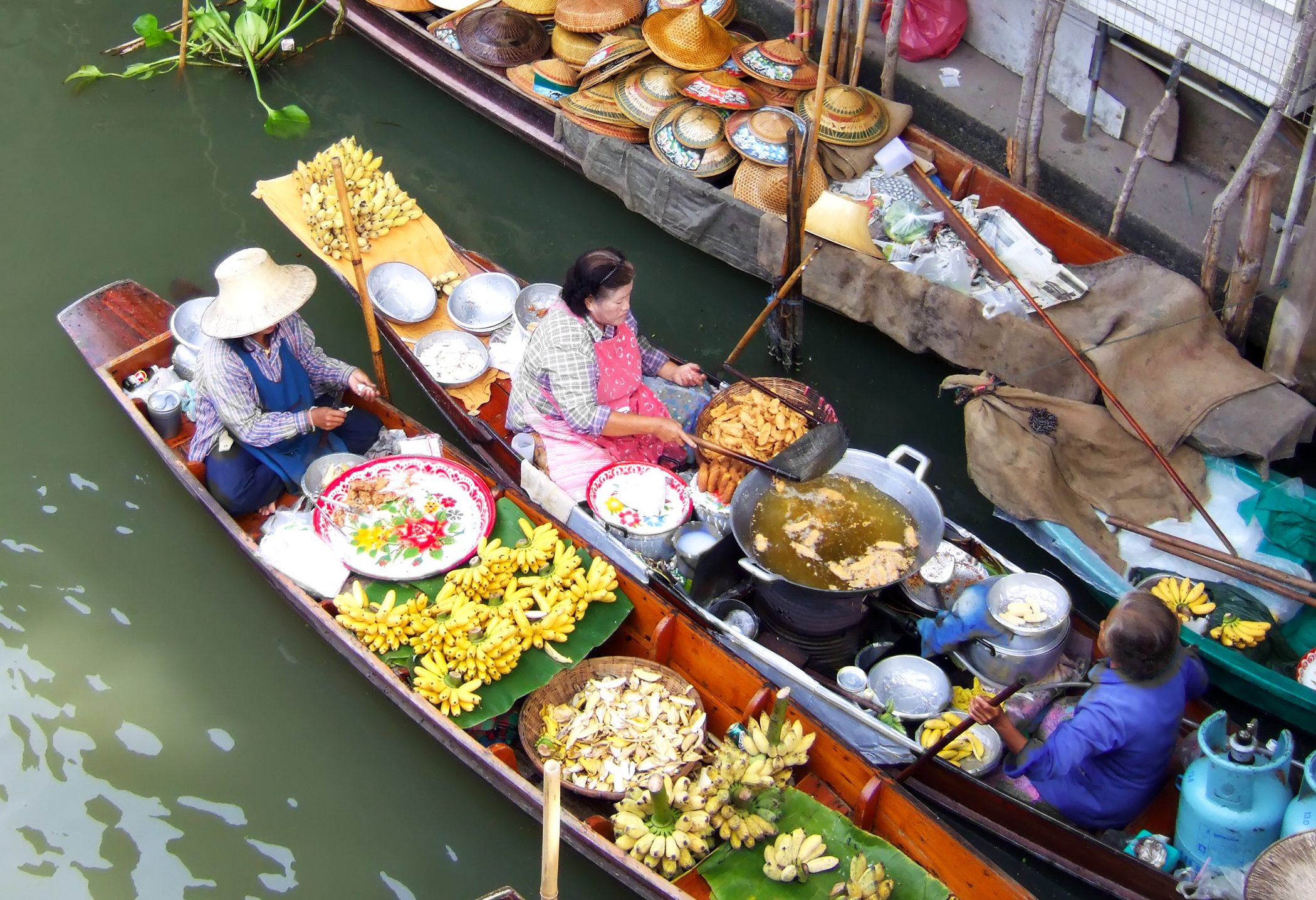 Damnoen Saduak drijvende markt in Thailand