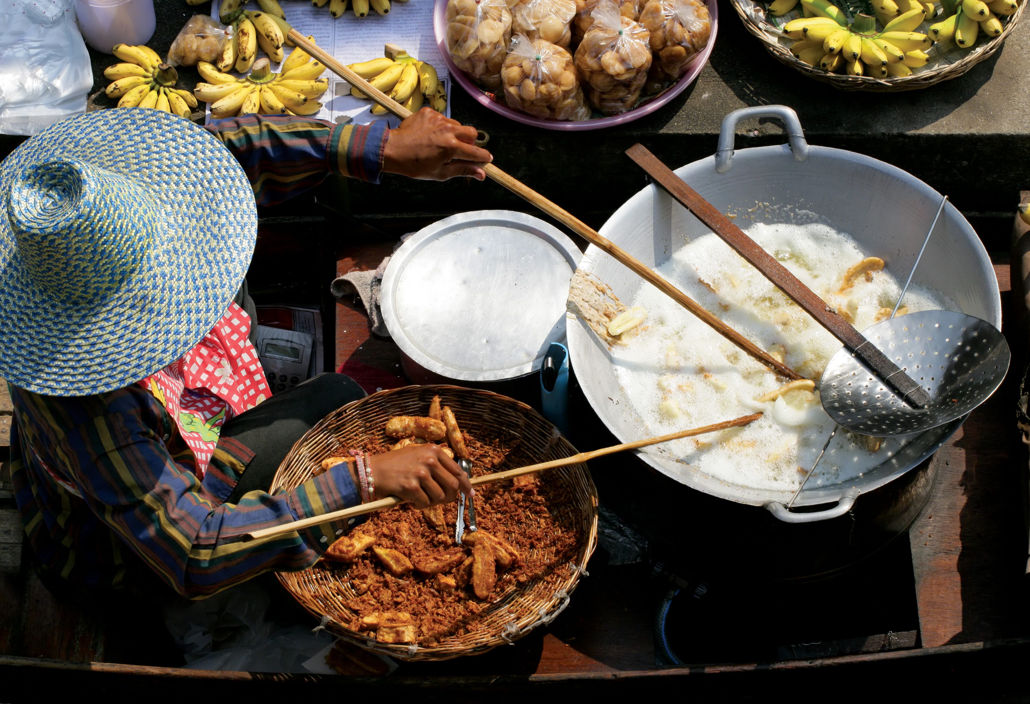 Damnoen Saduak drijvende markt in Thailand