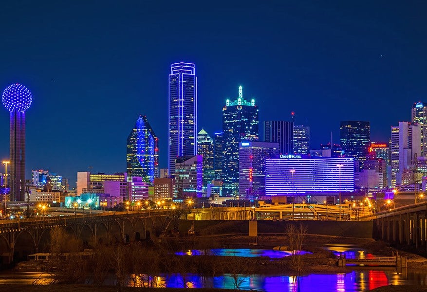 Dallas in Texas in de avond