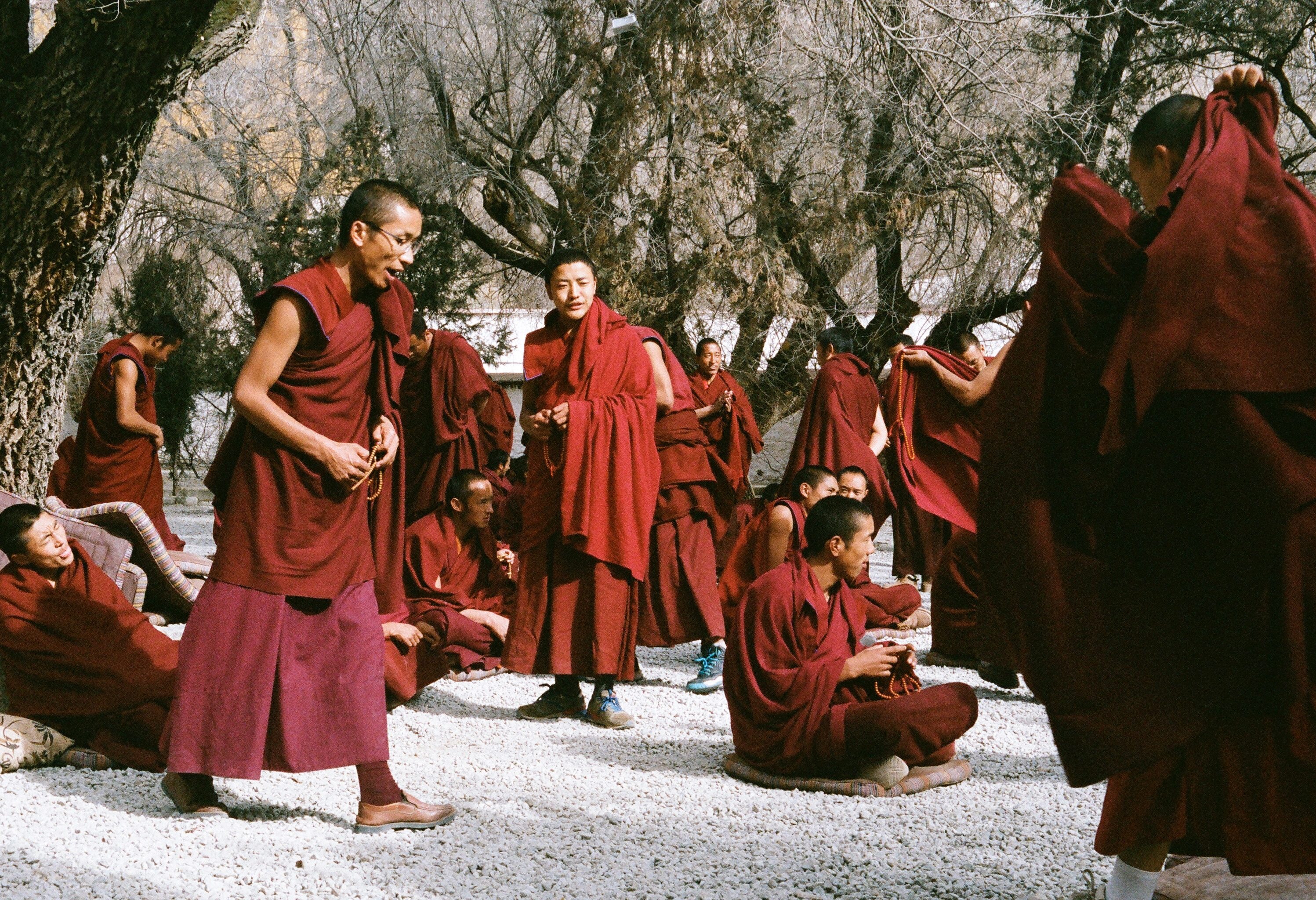 Monniken in Lhasa in Tibet