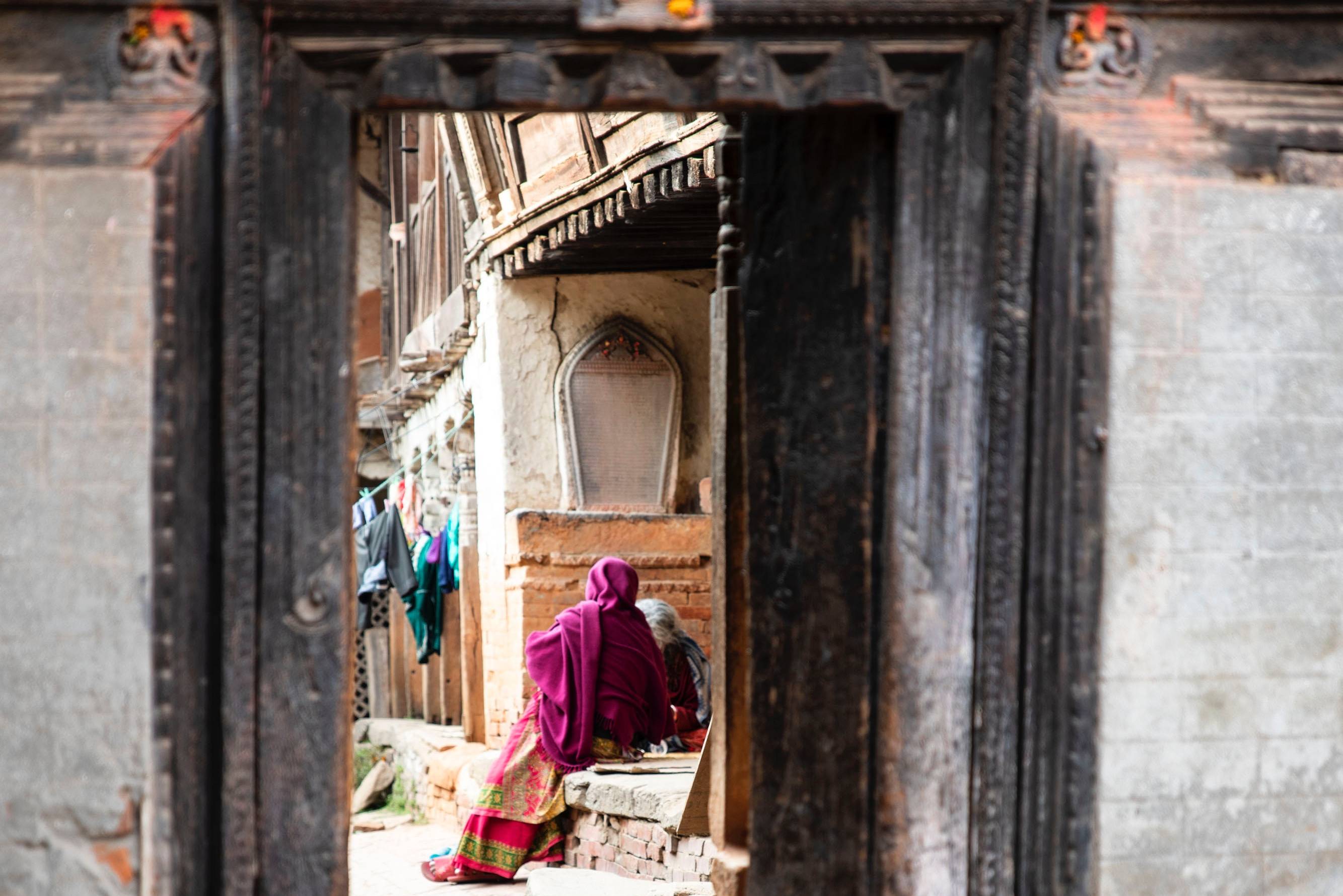 Doorkijkje in Bhaktapur in Nepal