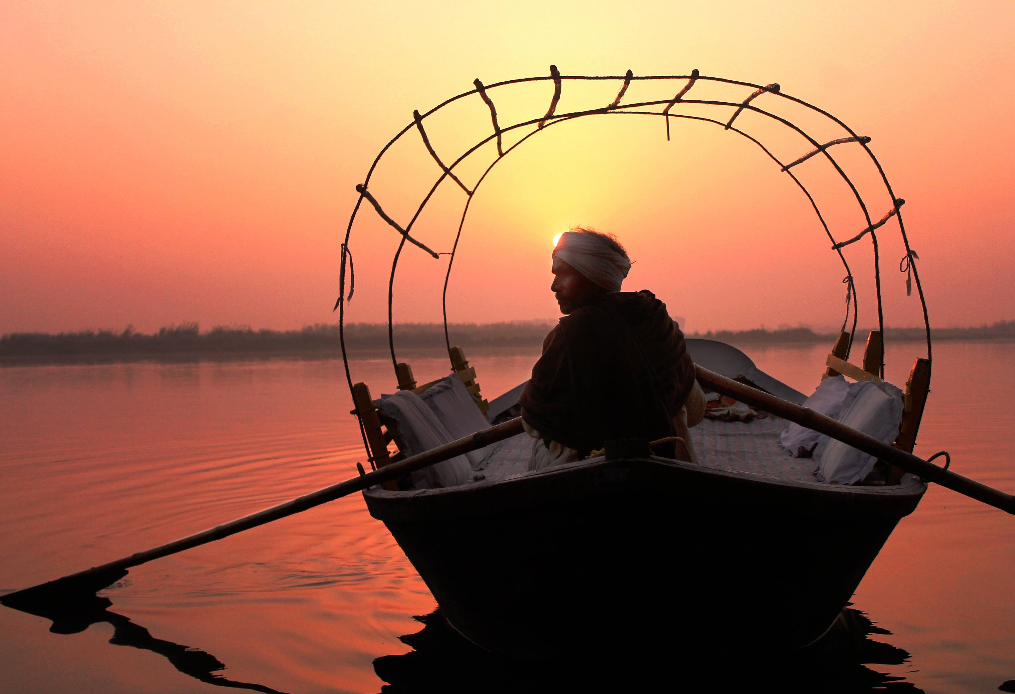 Zonsondergang op de Ganges bij Varanasi