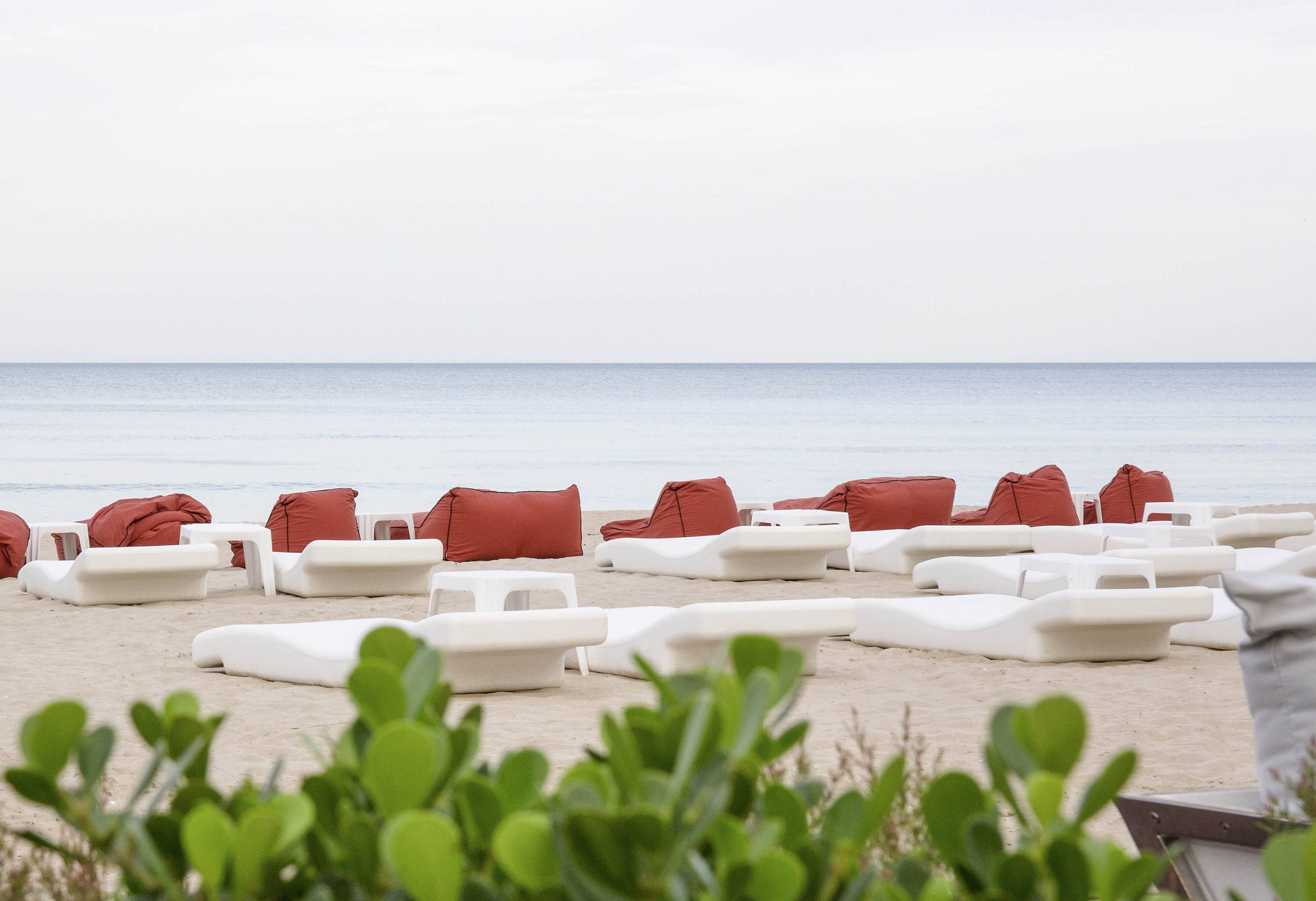 Het strand bij het Veranda Resort in Cha Am, Thailand