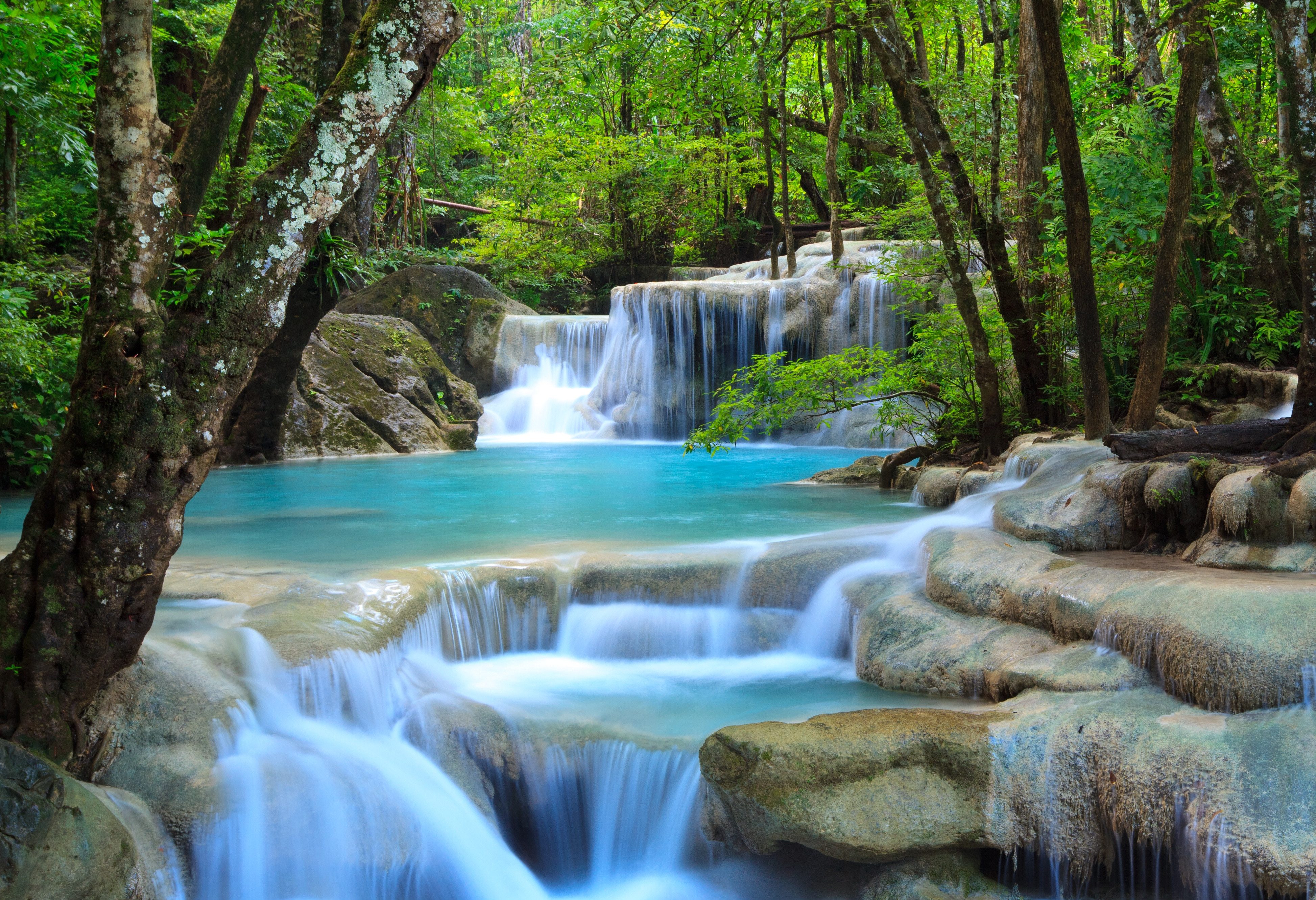 Erawan watervallen in Kanchanaburi, Thailand