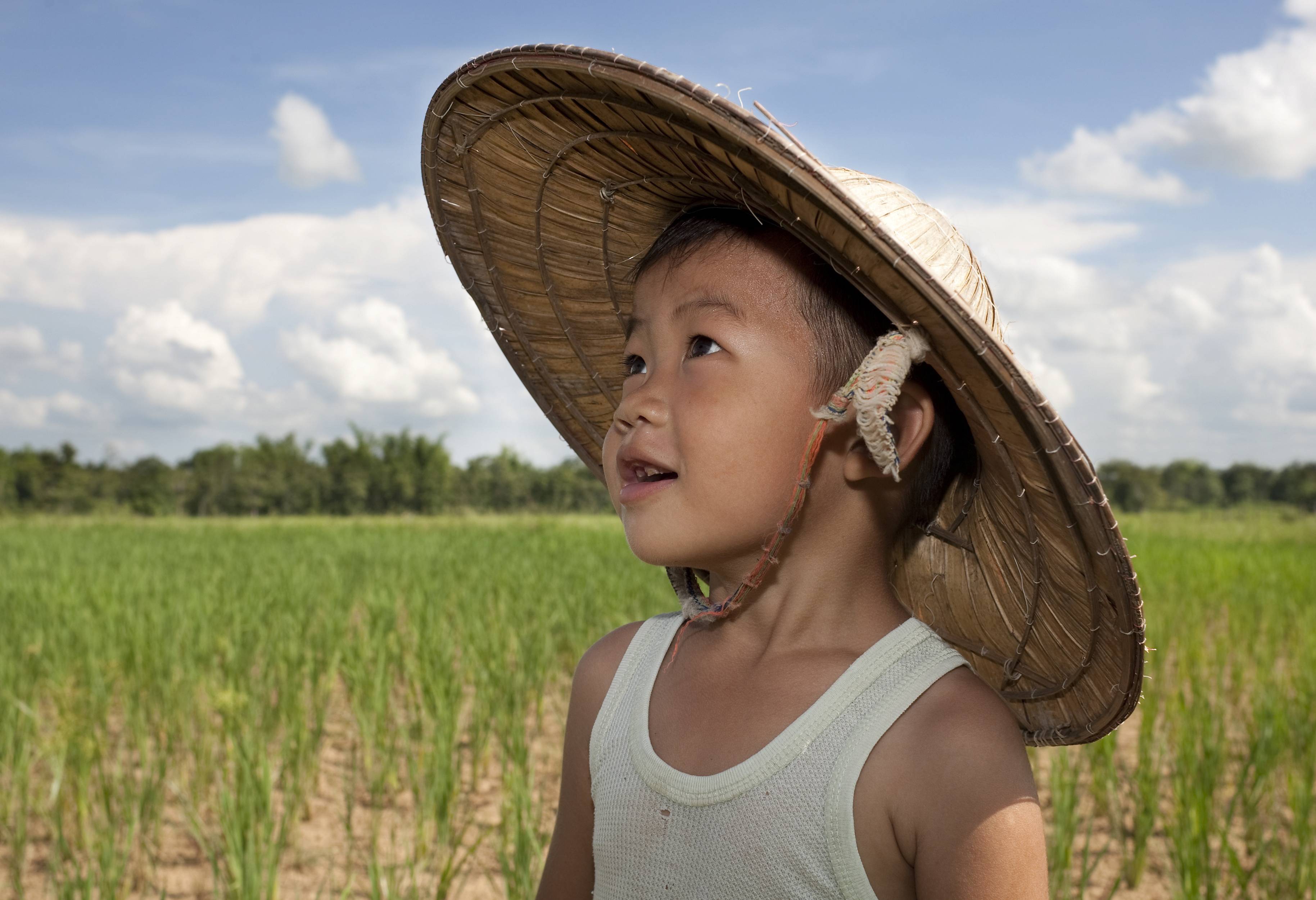 Kindje in dorpje in Thailand