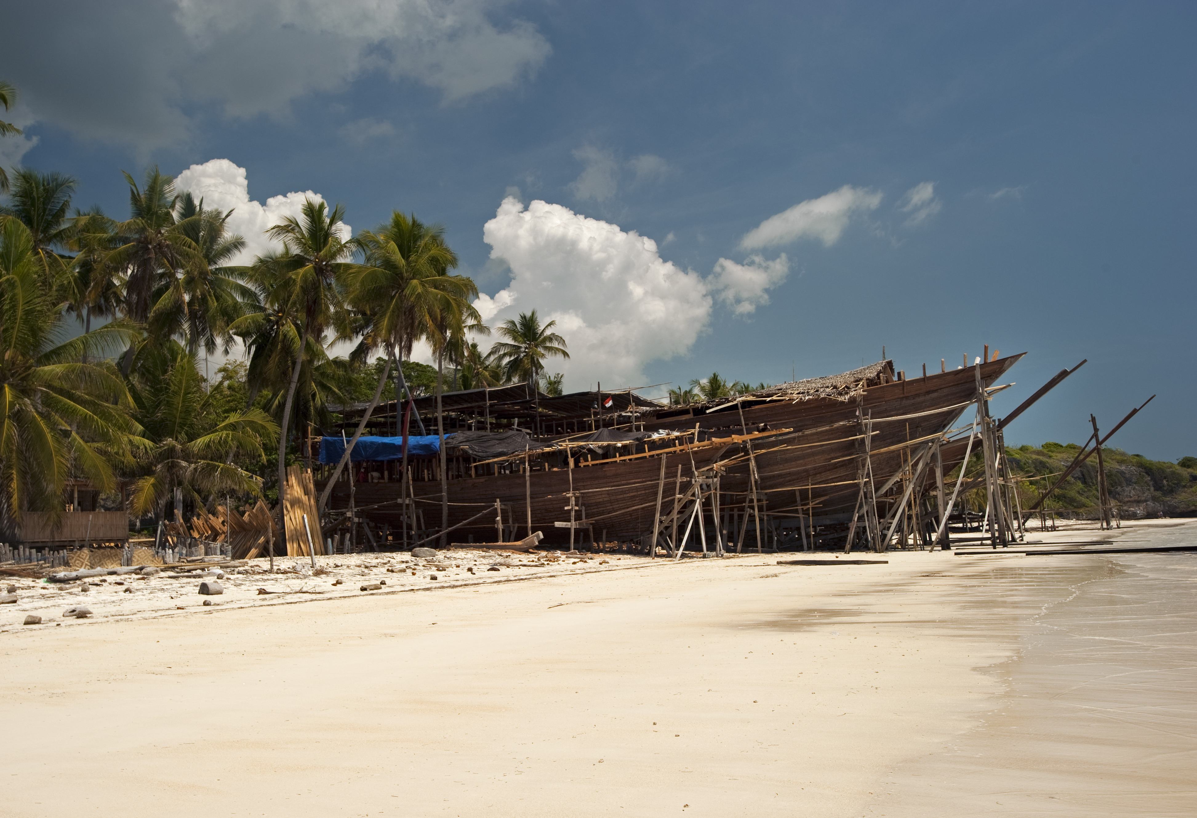 Traditionele boten bouw in Bira Sulawesi