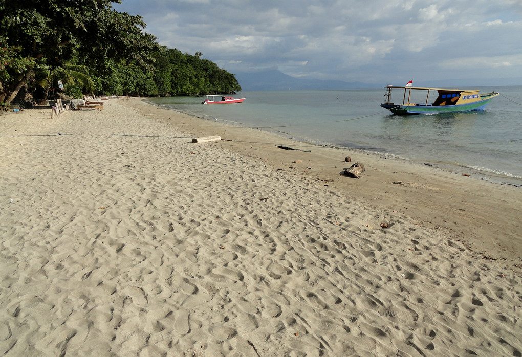 Pantai Liang Bunaken Sulawesi