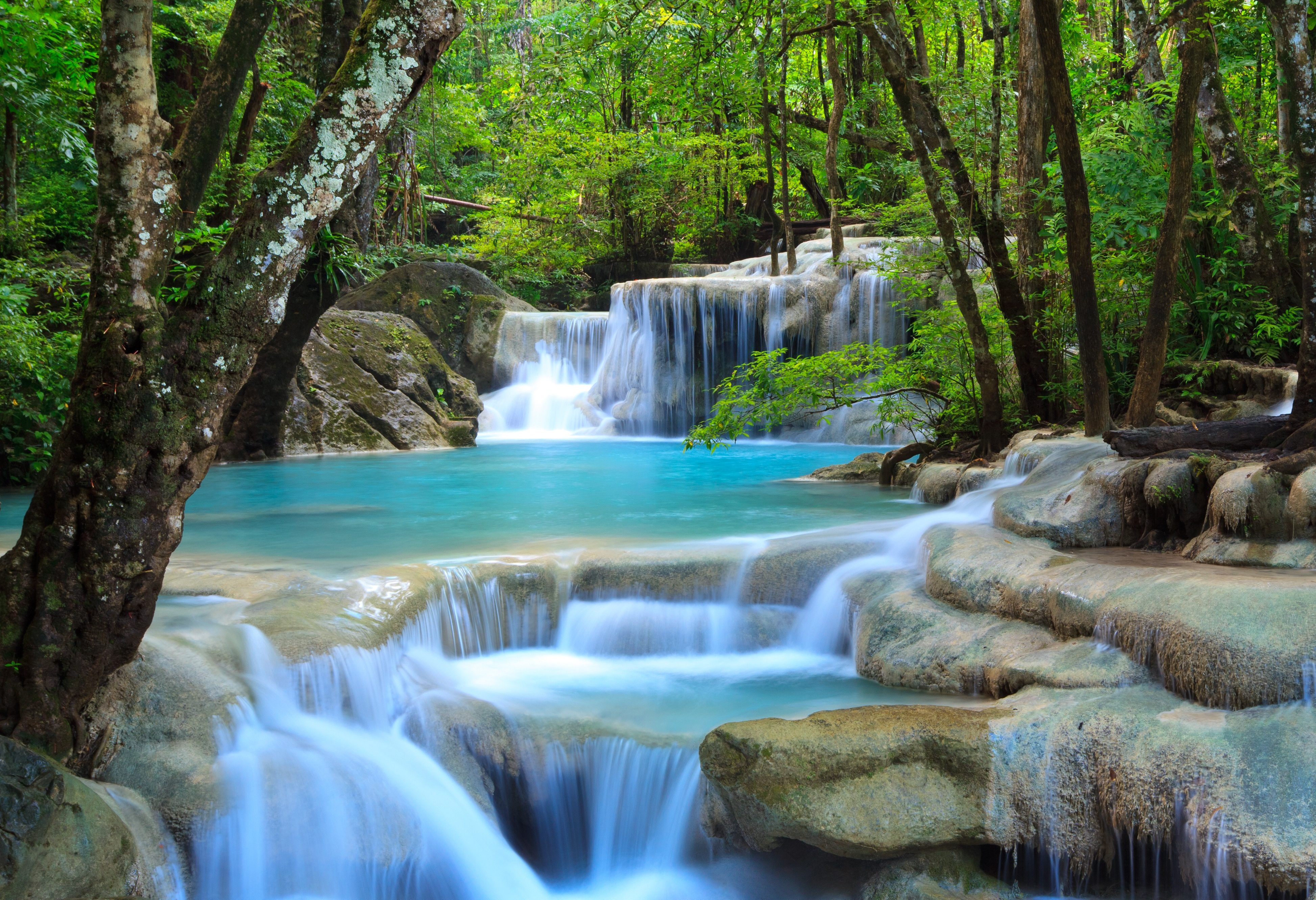 Erawan watervallen in Kanchanaburi, Thailand