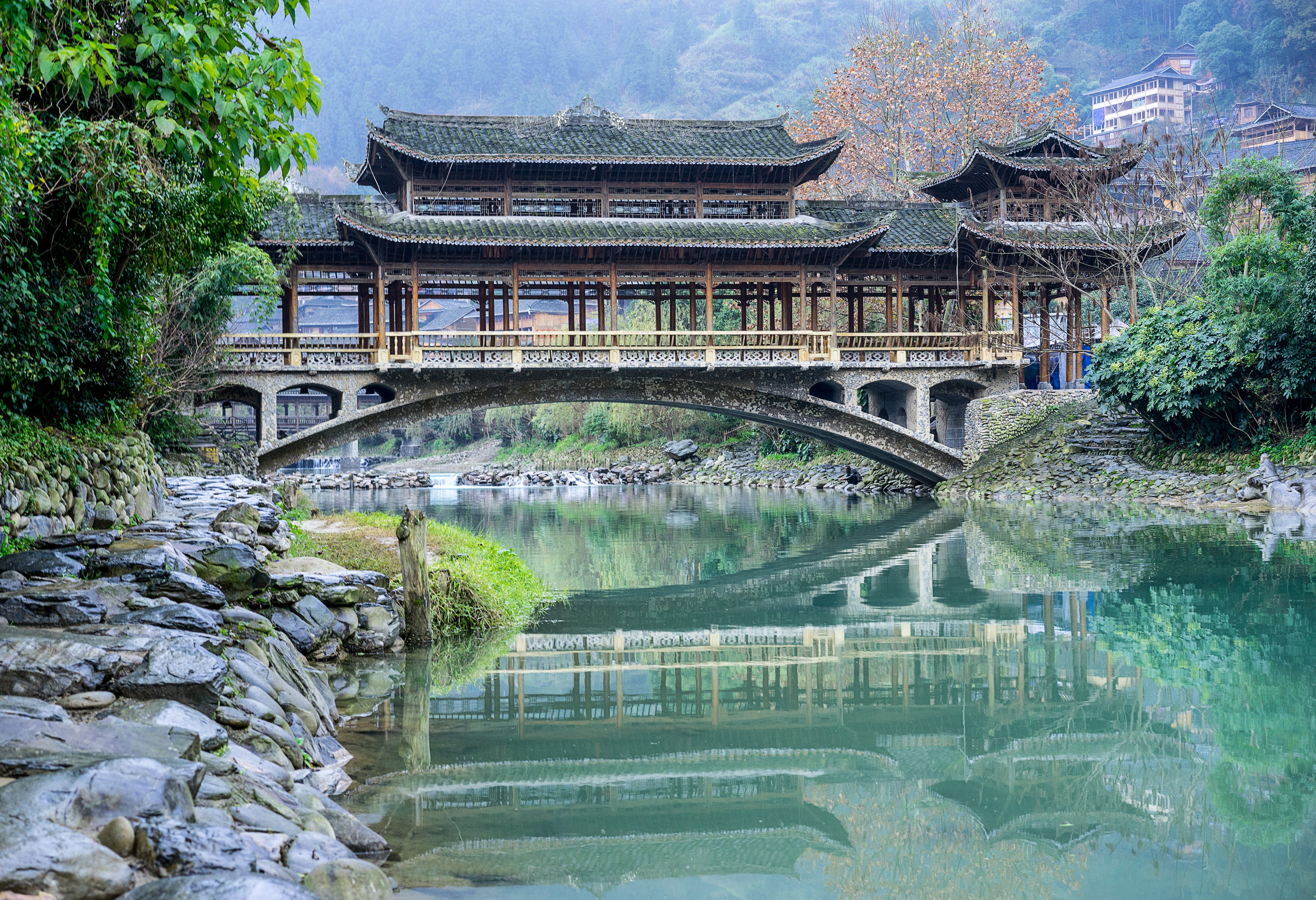 Regen en Wing brug in Dong-country in China