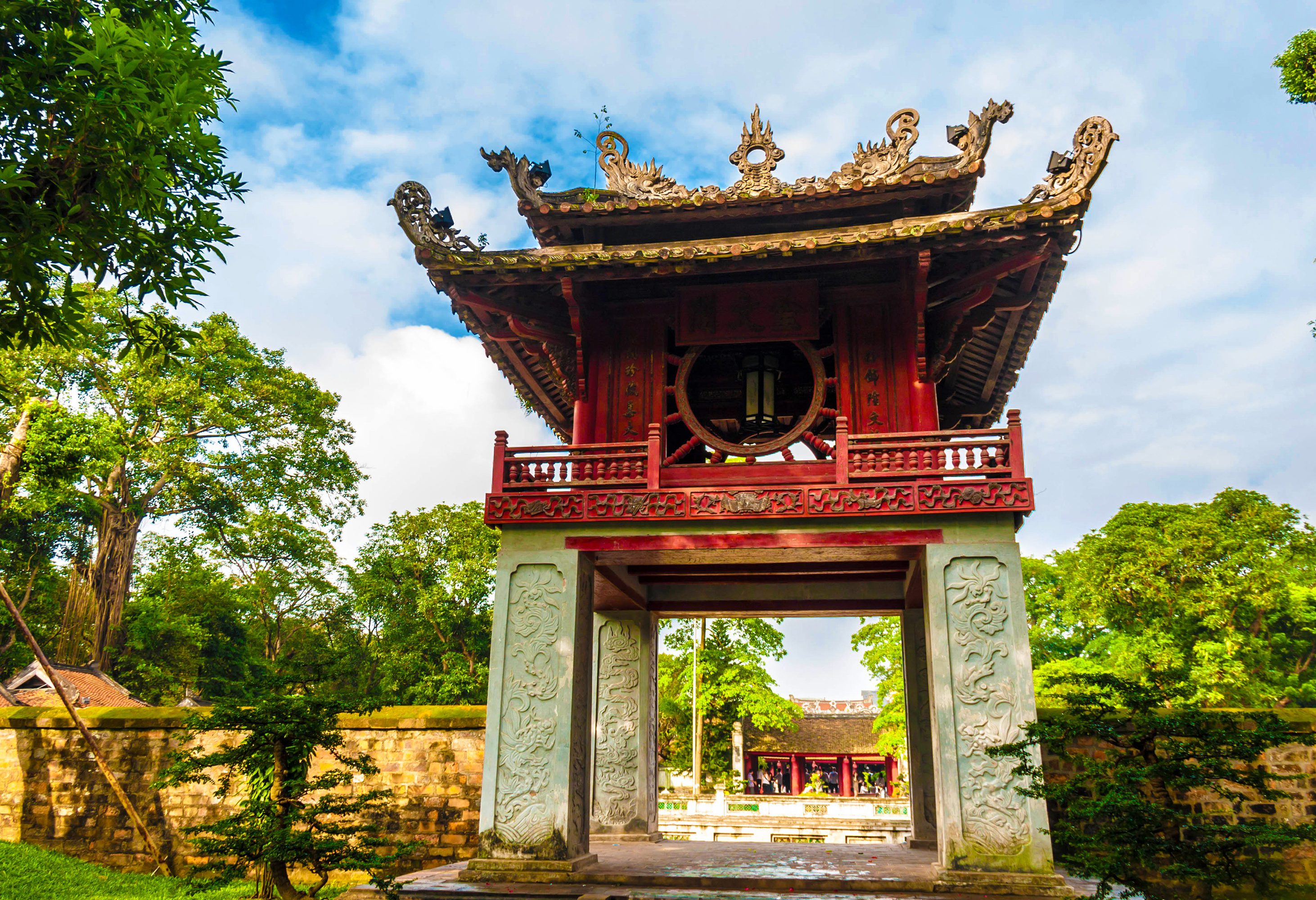 Een van de poorten van de Literatuurtempel in Hanoi, Vietnam