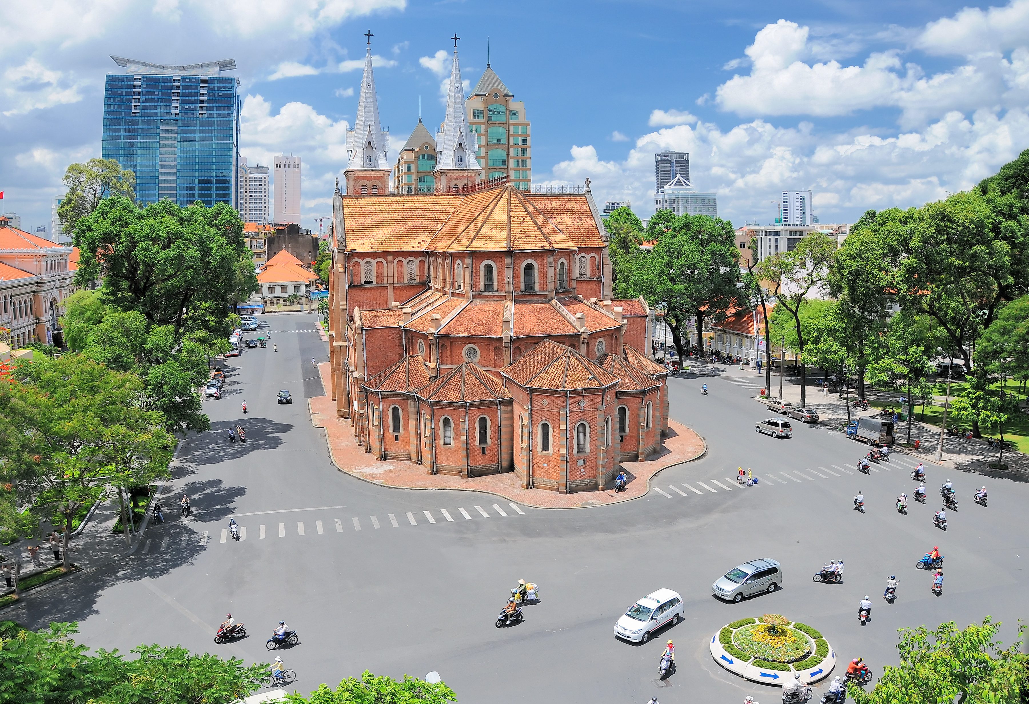 De Notre Dame basiliek in Ho Chi Minh Stad, Vietnam