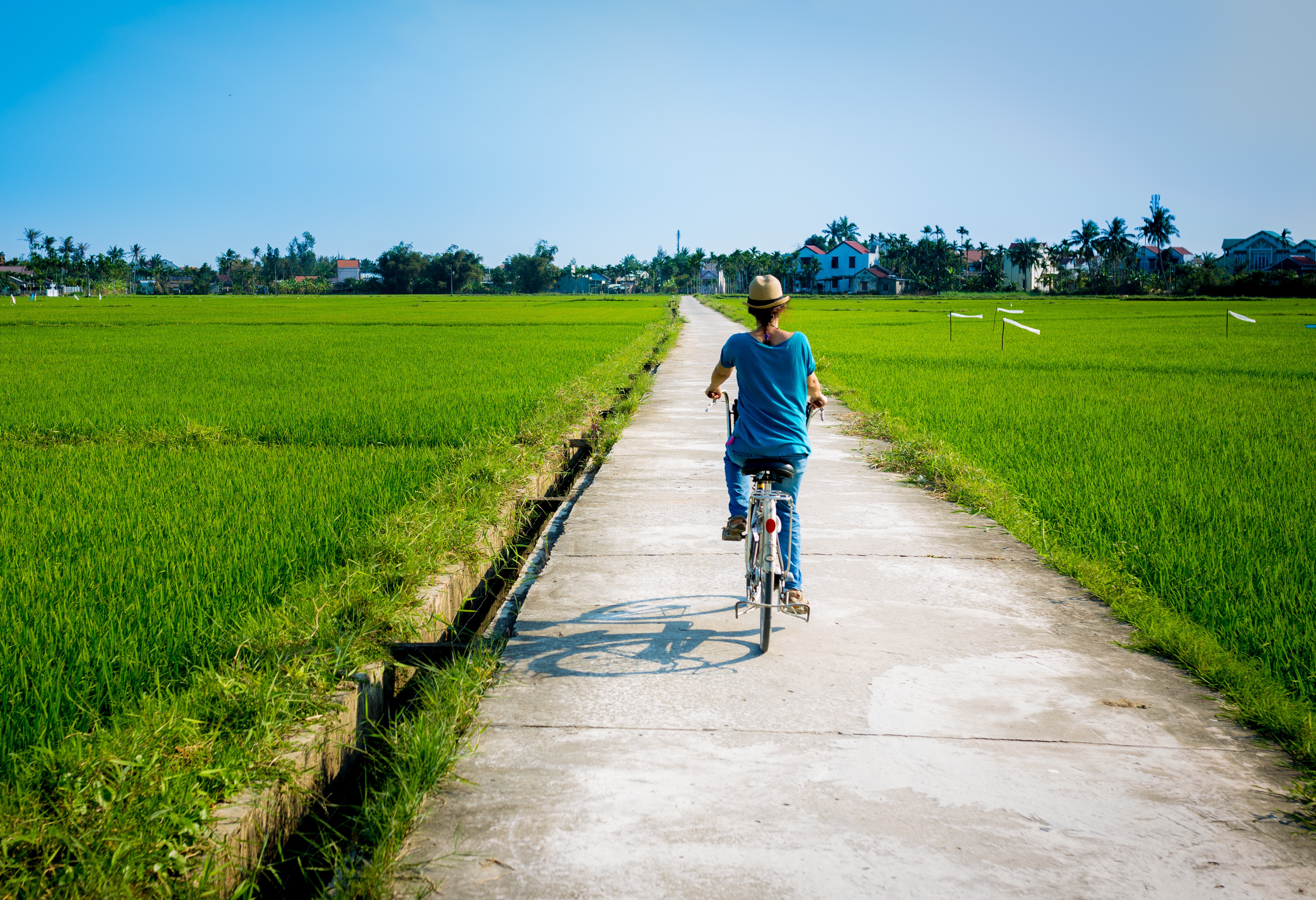 Fietsen in de landelijke omgeving van Hoi An, Vietnam