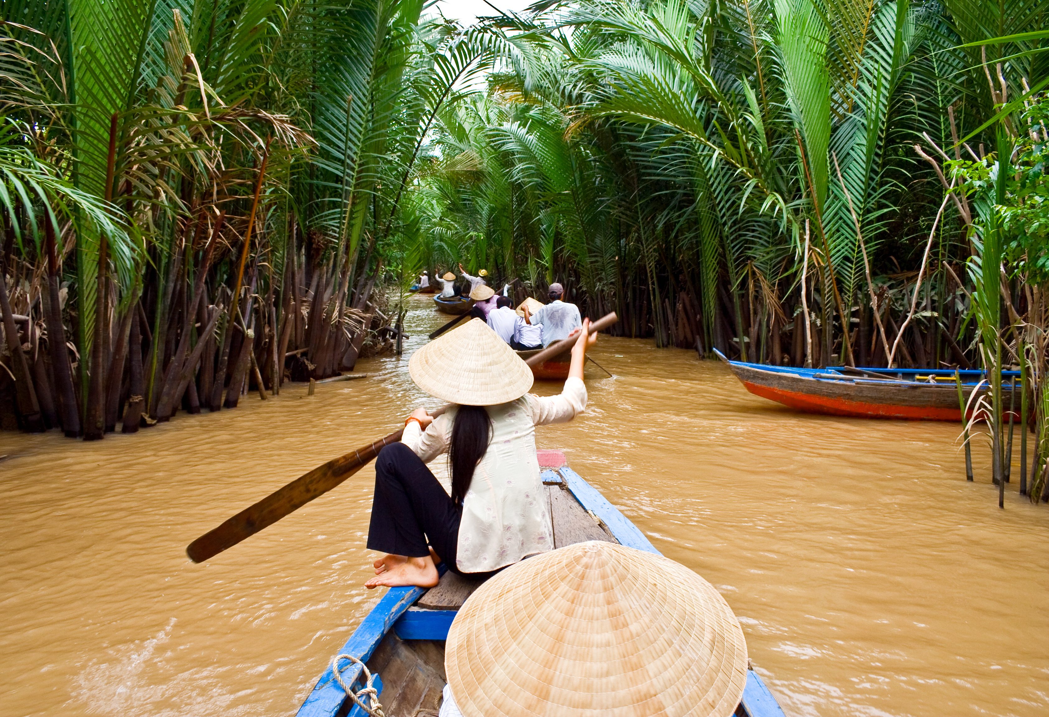 Varen door de kanaaltjes van de Mekong Delta in Vietnam