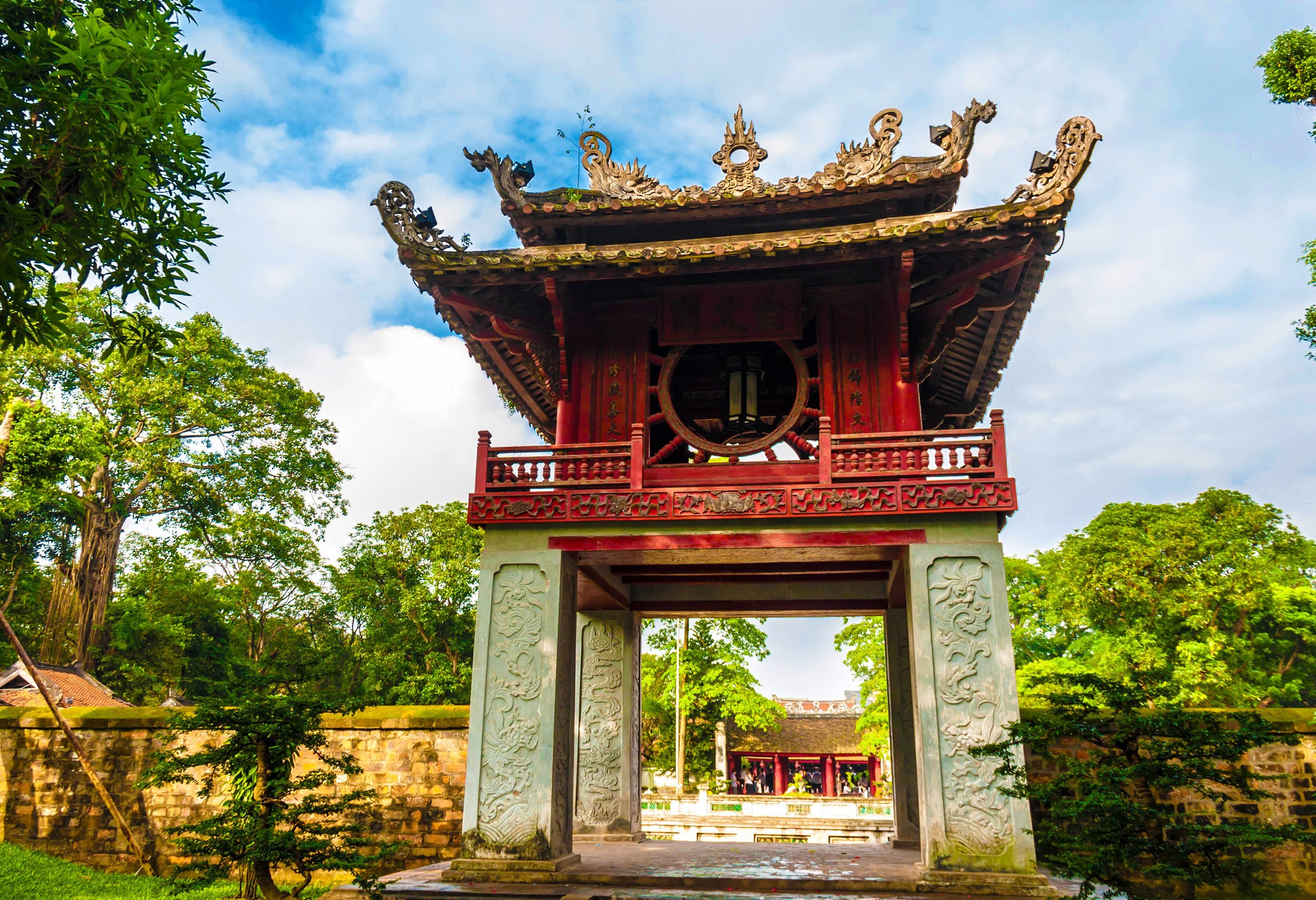 Een van de poorten van de Literatuurtempel in Hanoi, Vietnam
