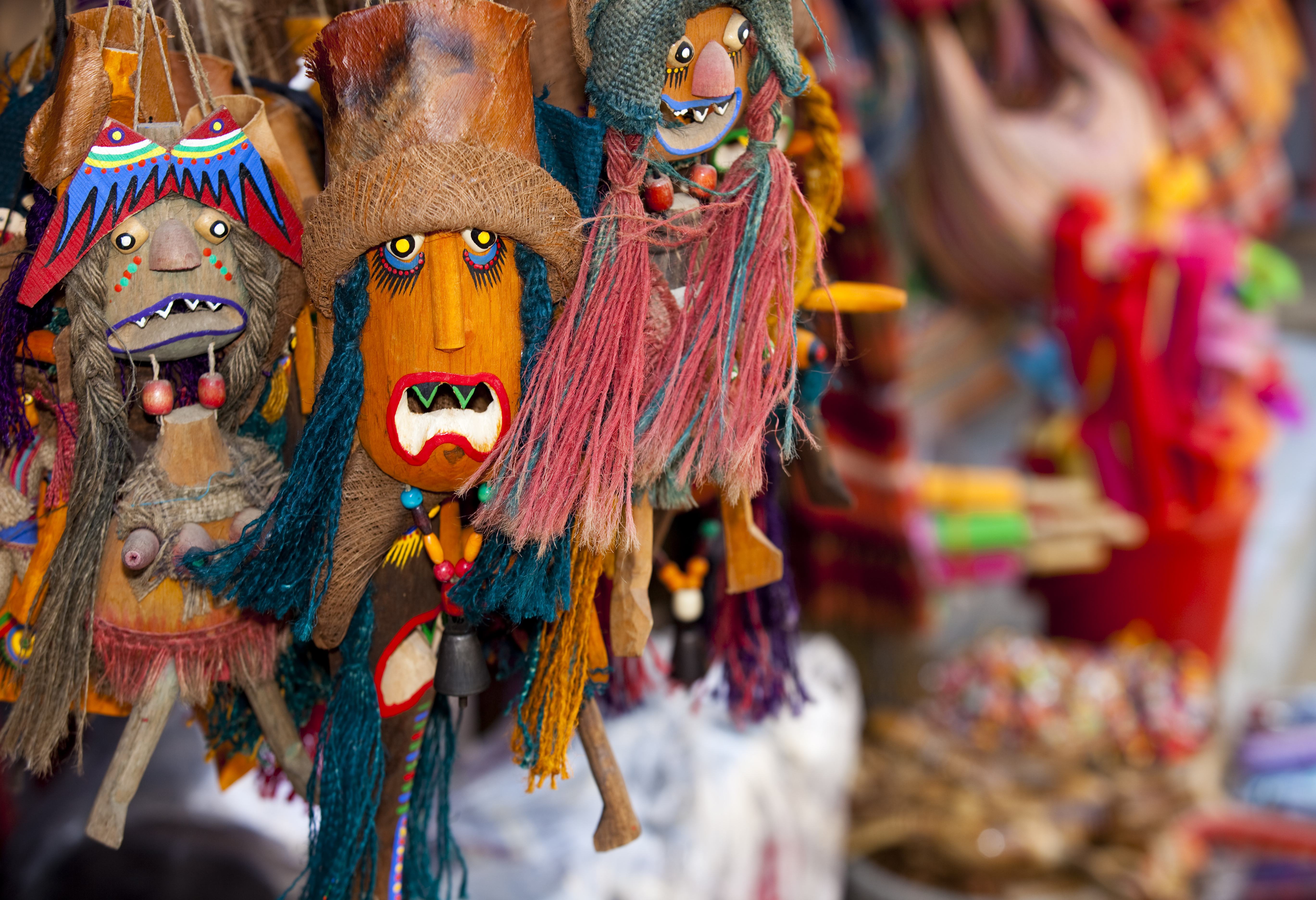Handgemaakte souvenirs op de markt in de regio Sapa, Vietnam