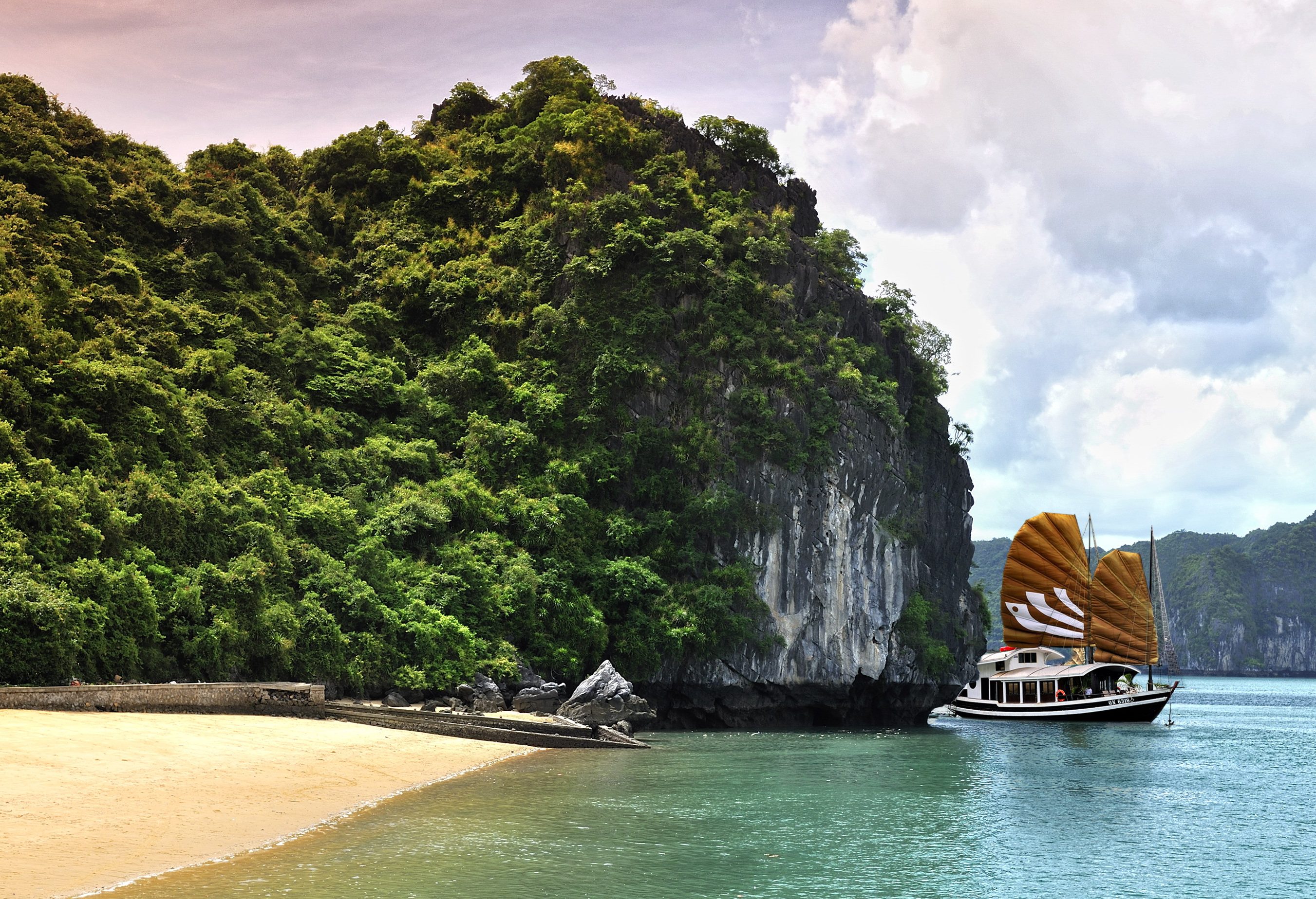 Bhaya Legend in Halong Bay, Vietnam
