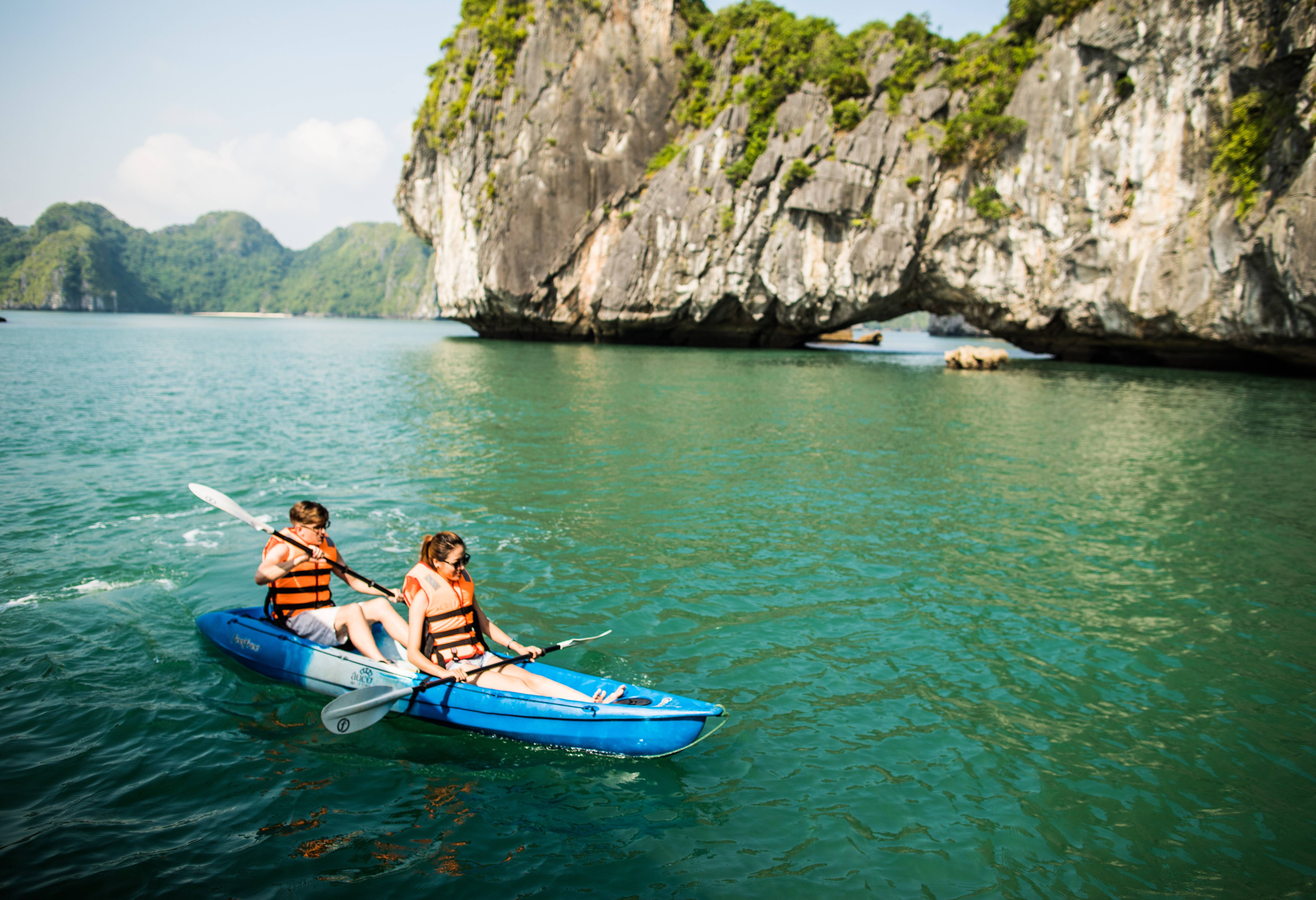 Kajakken in Halong Bay, Vietnam