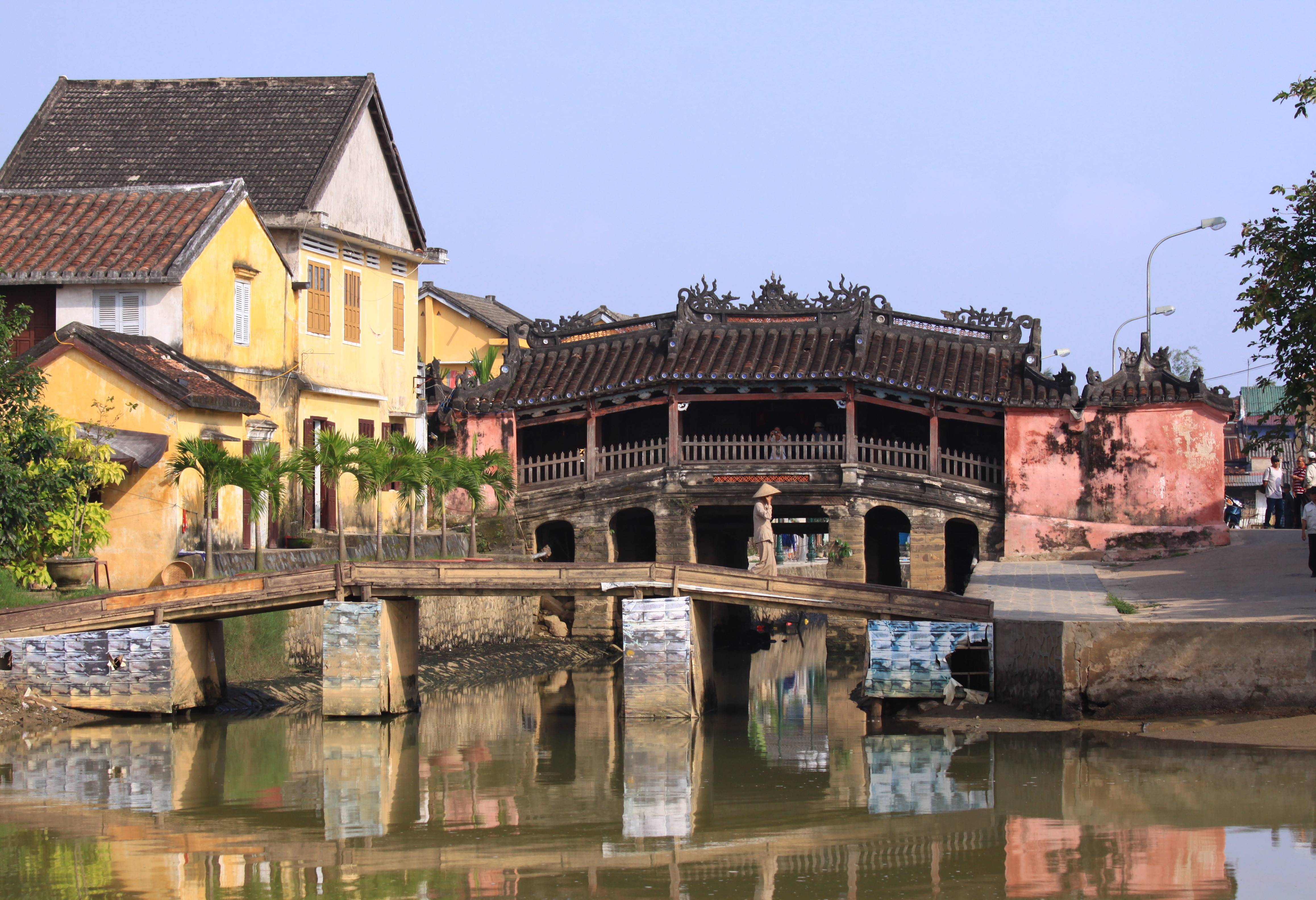 Japanse brug in het oude centrum van Hoi An in Vietnam