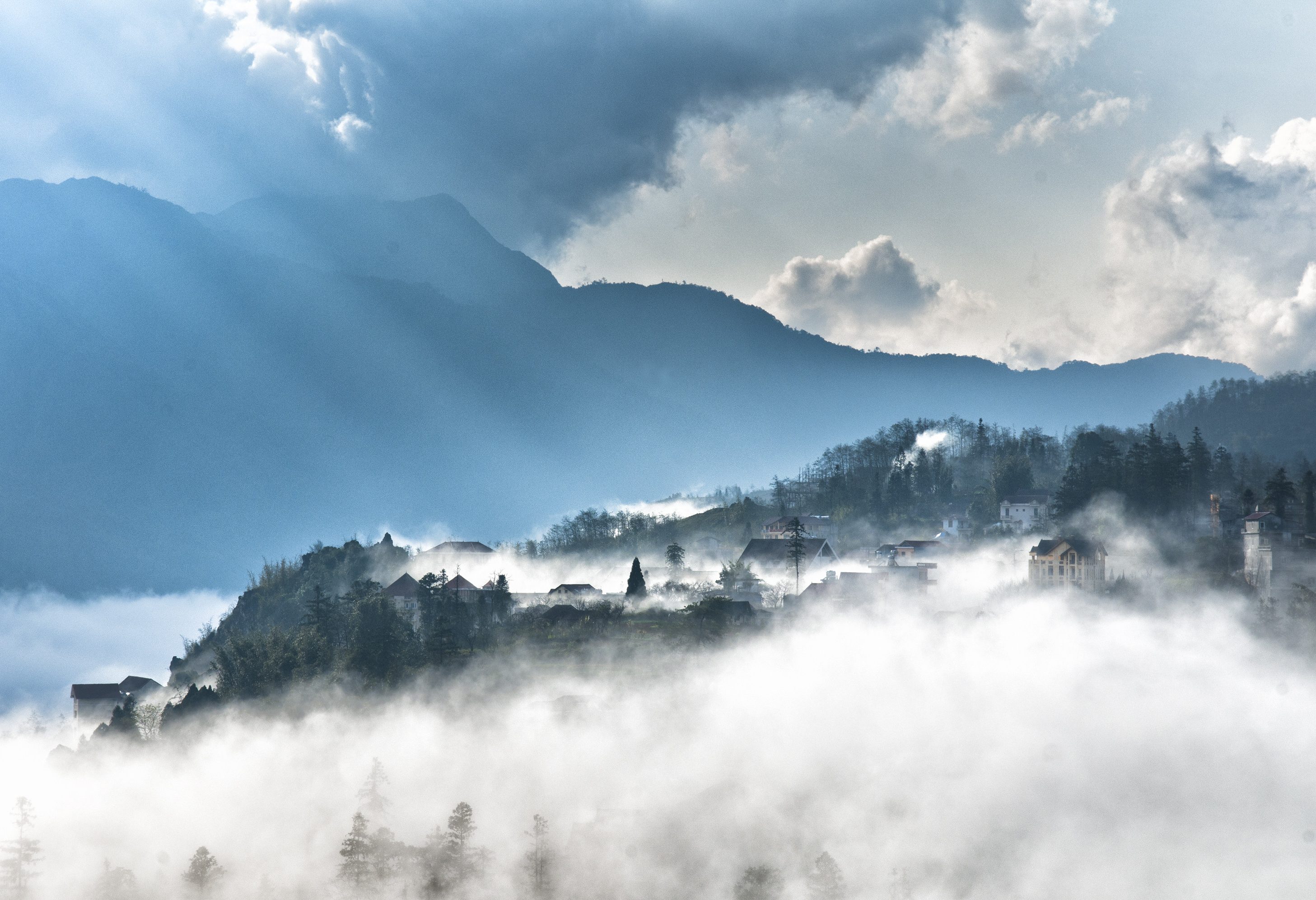Sapa in de ochtendmist in het noorden van Vietnam