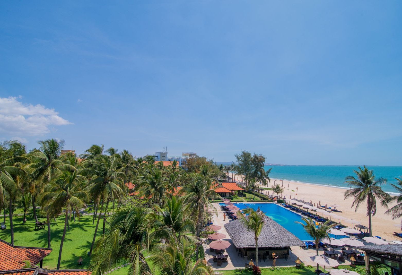 Strand en zwembad bij het Seahorse Resort in Mui Ne, Vietnam