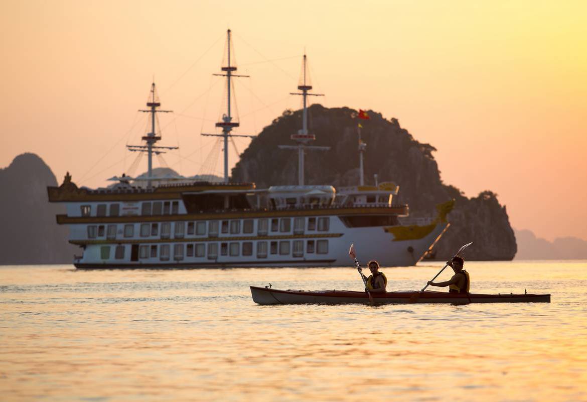 Kajakken in Bai Tu Long Bay in Vietnam