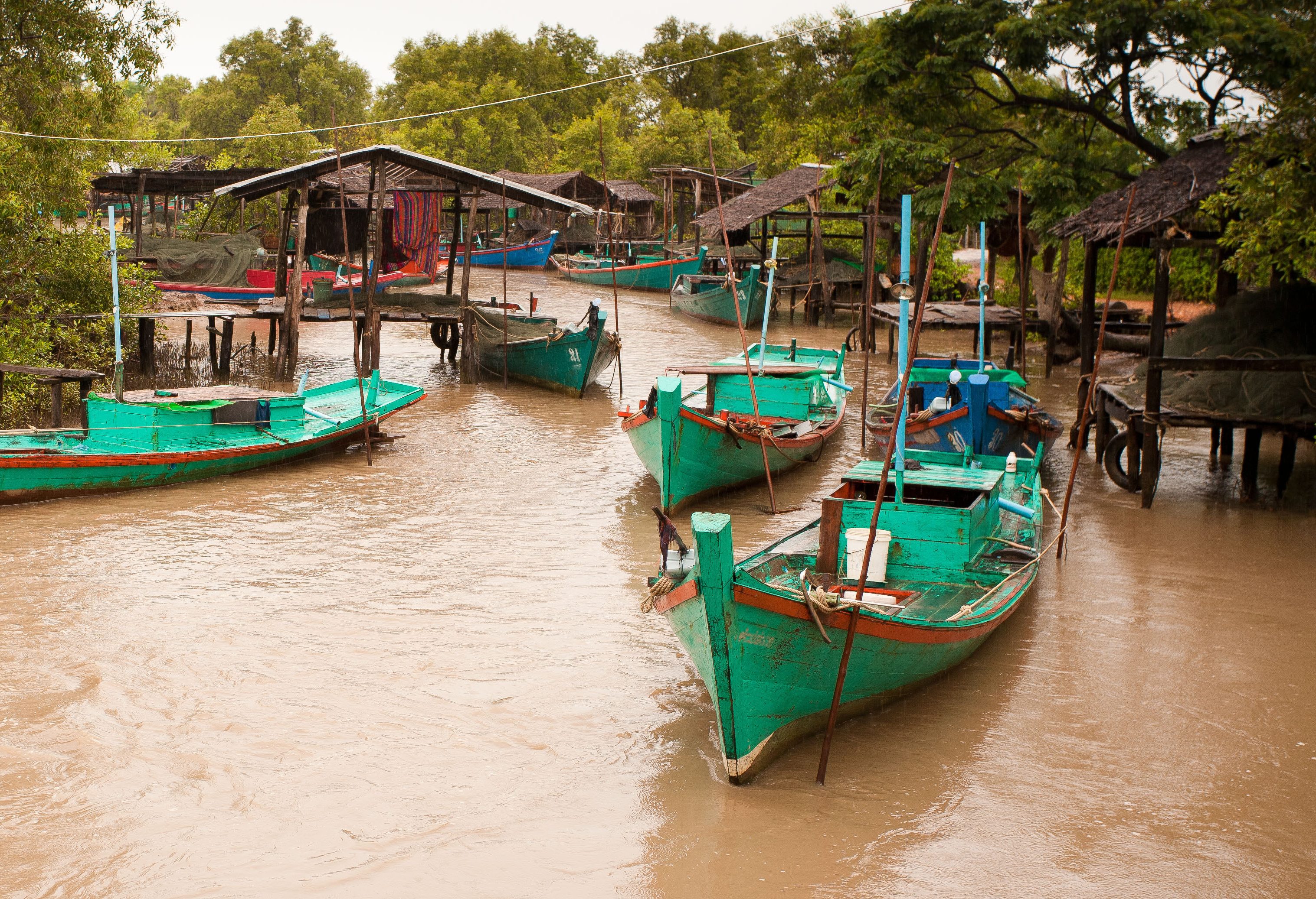 Het lokale leven langs de rivier in Kampot, Cambodja