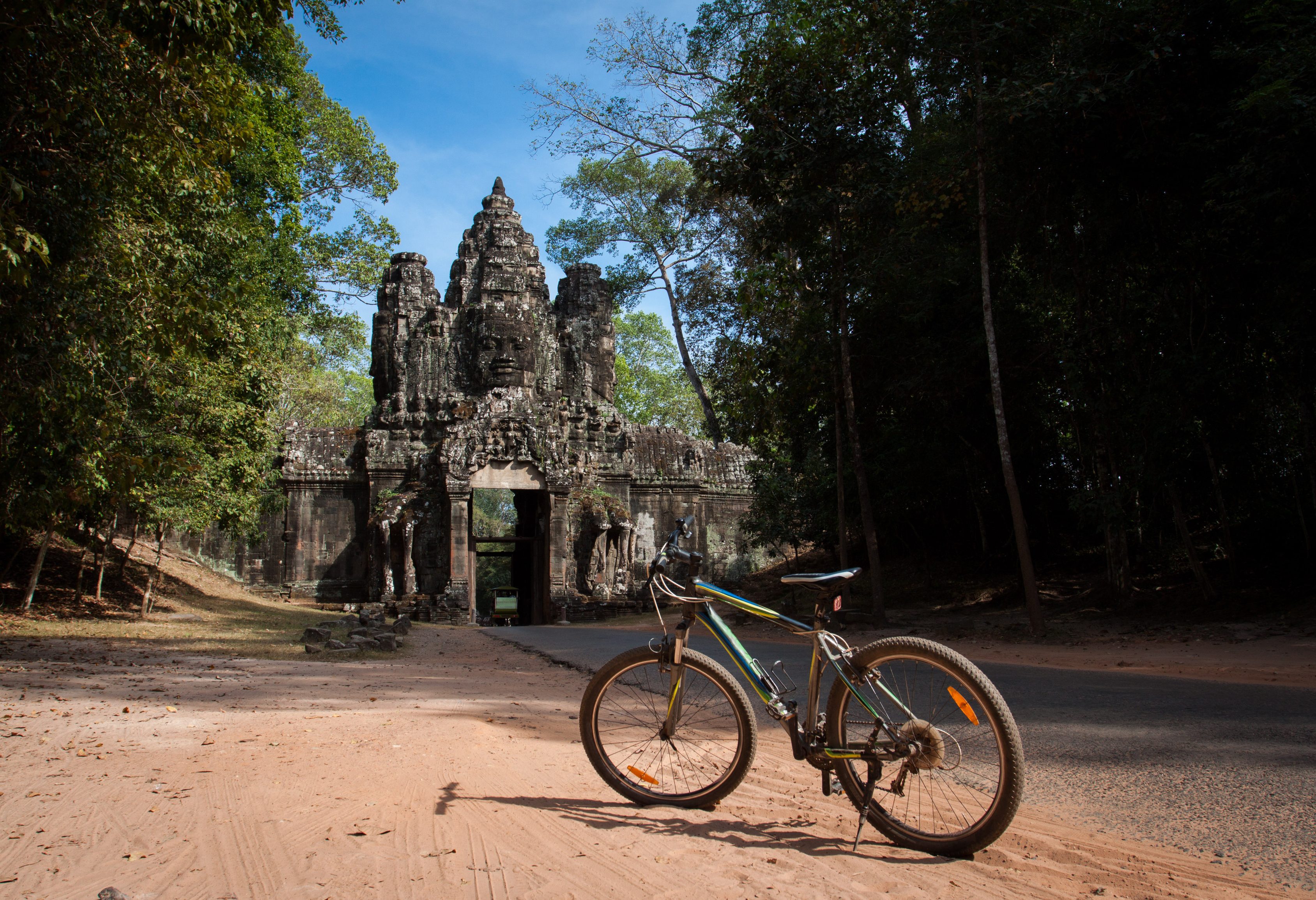 Per fiets de bekendste Angkor tempels verkennen in Cambodja