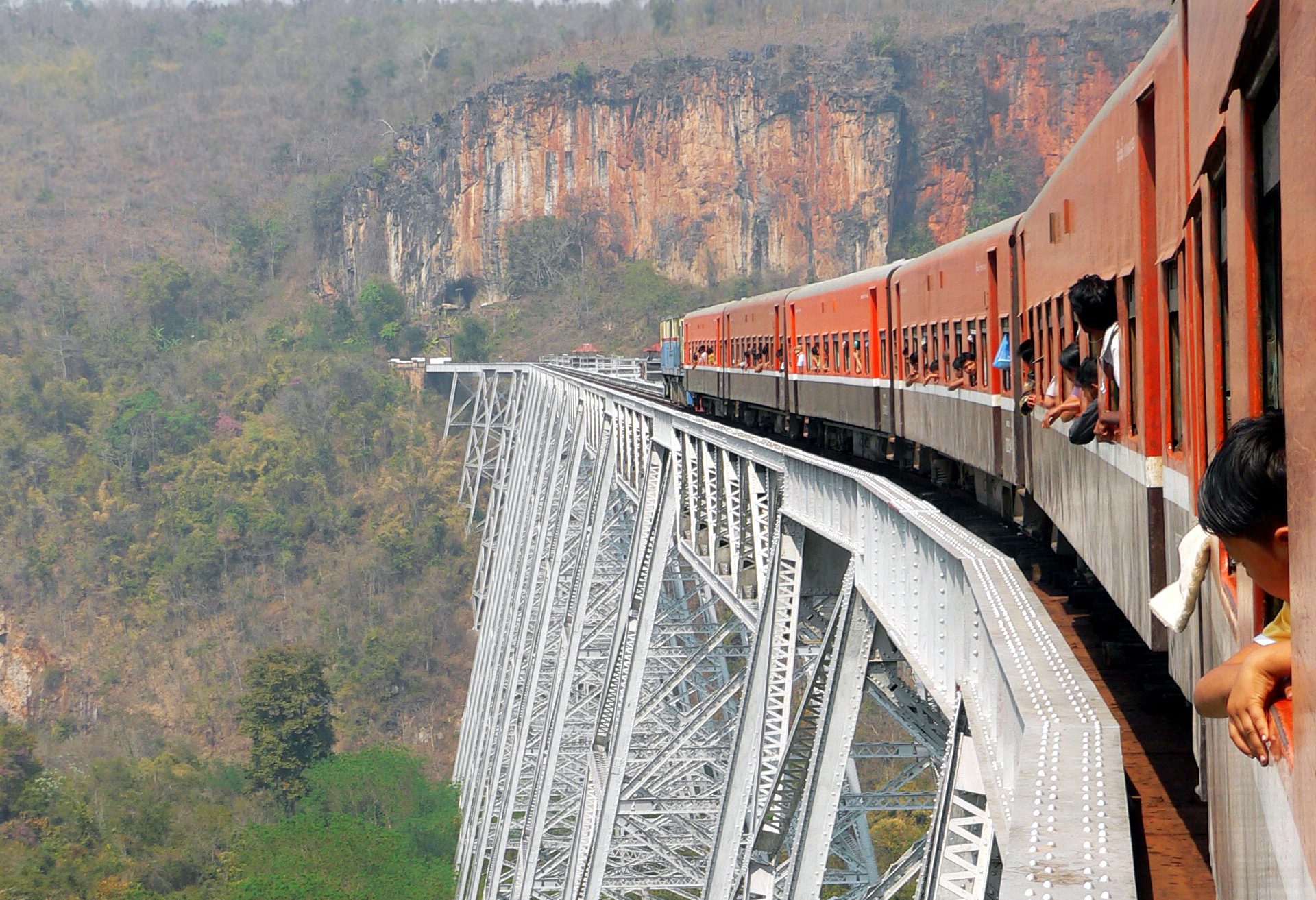 Trein Pyin Oo Lwin naar Hsipaw in Myanmar