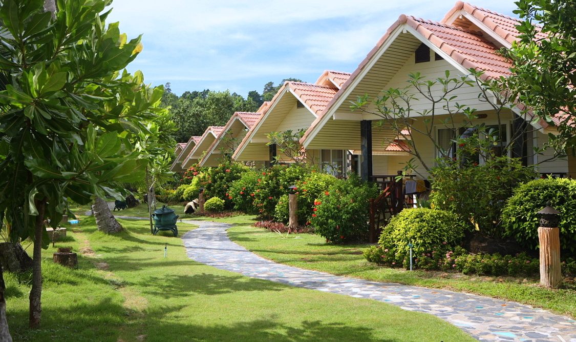 Buitenkant Superior Beachfront Bungalow Superior Garden Bungalow in het Koh Chang Paradise Resort in Thailand