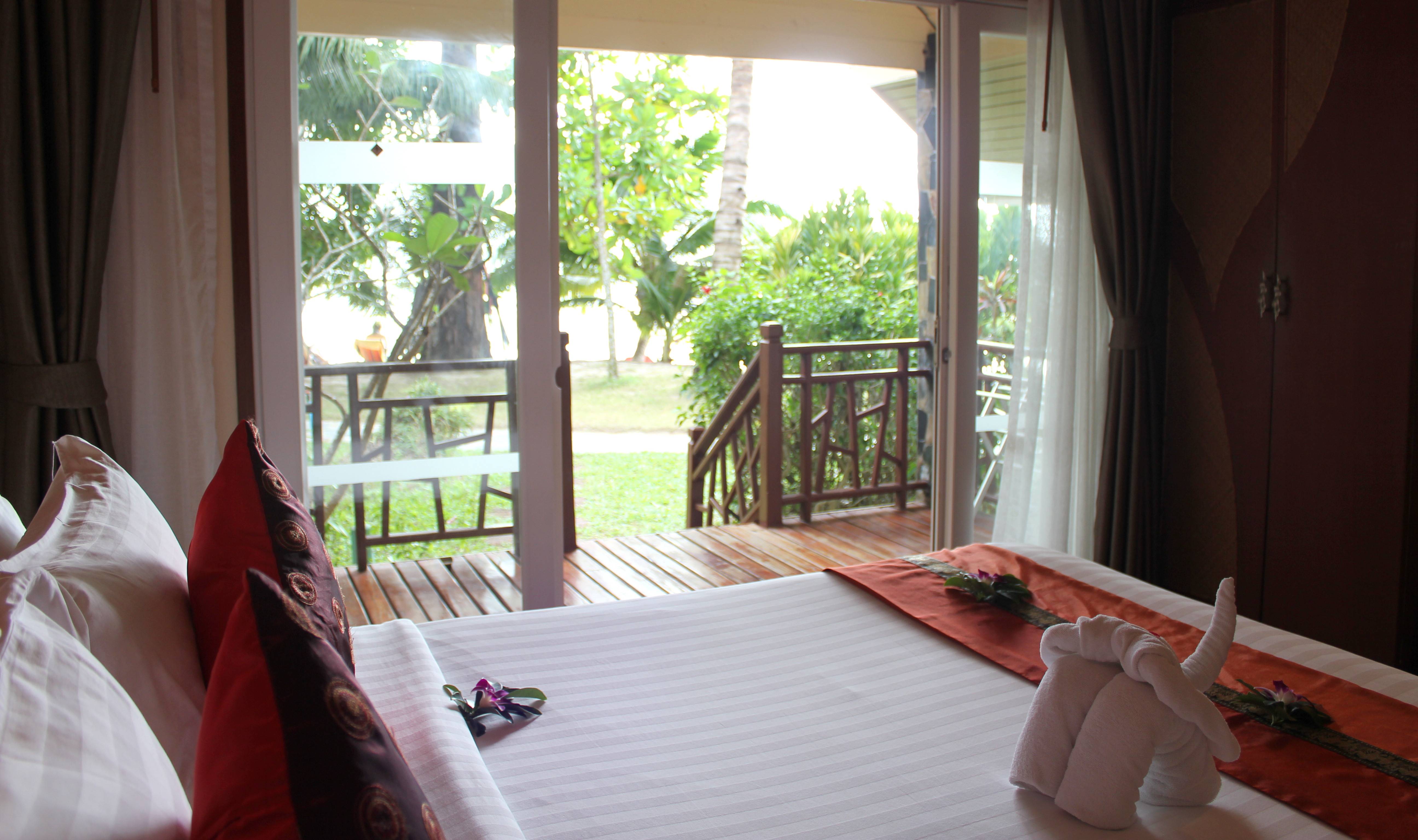 Superior Beachfront Bungalow Superior Garden Bungalow in het Koh Chang Paradise Resort in Thailand