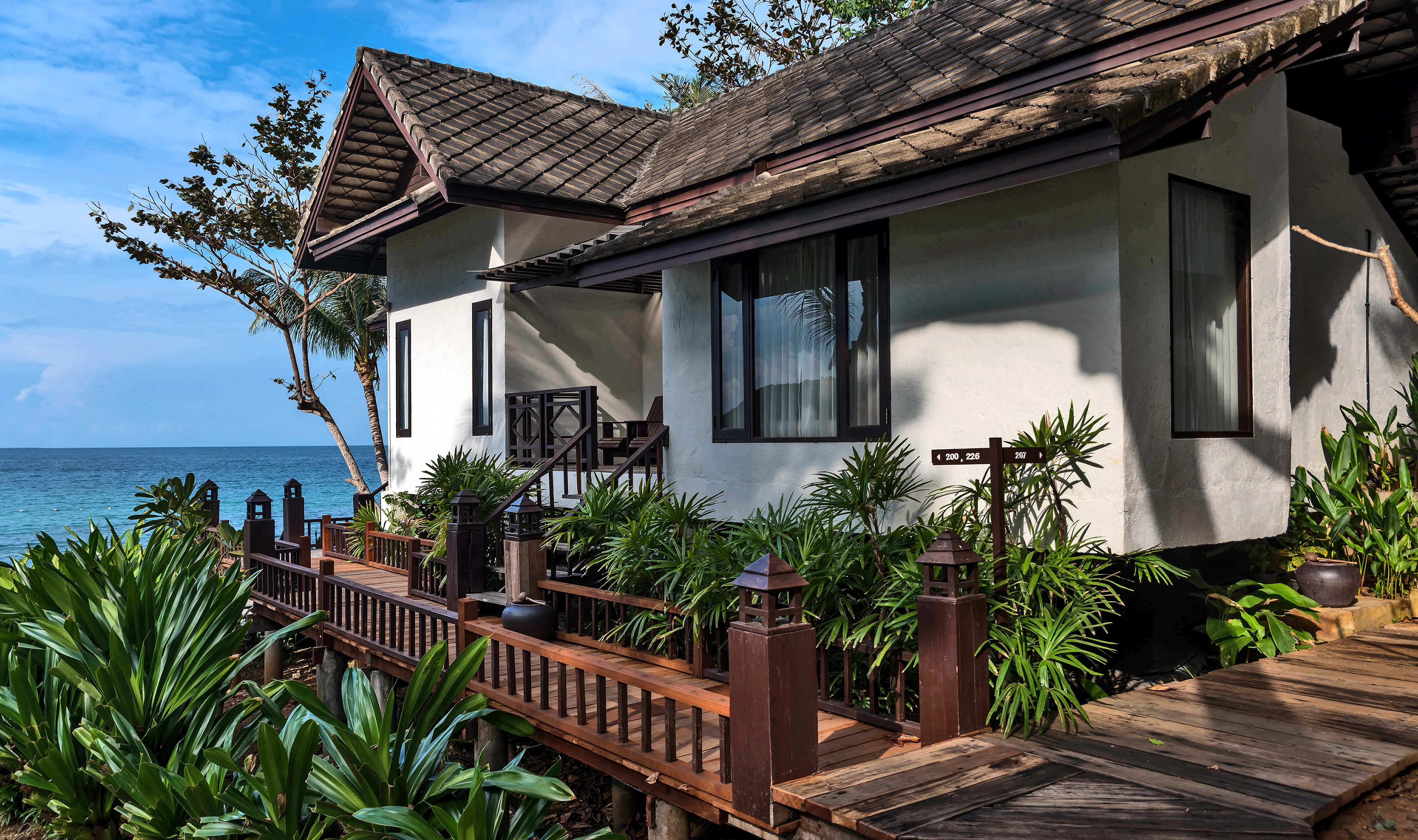 Beachfront Cottage buitenkant in het Ao Prao Resort op Koh Samet in Thailand