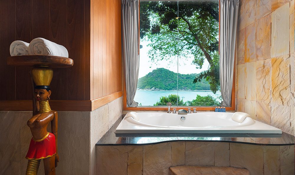 Deluxe Cottage badkamer in het Panviman Resort op Koh Phangan in Thailand