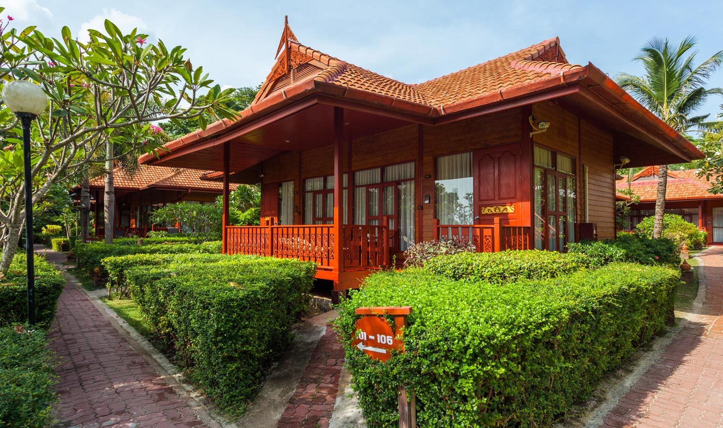 Deluxe Bungalow buitenkant in het Phi Phi Erawan Palms Resort op Koh Phi Phi in Thailand