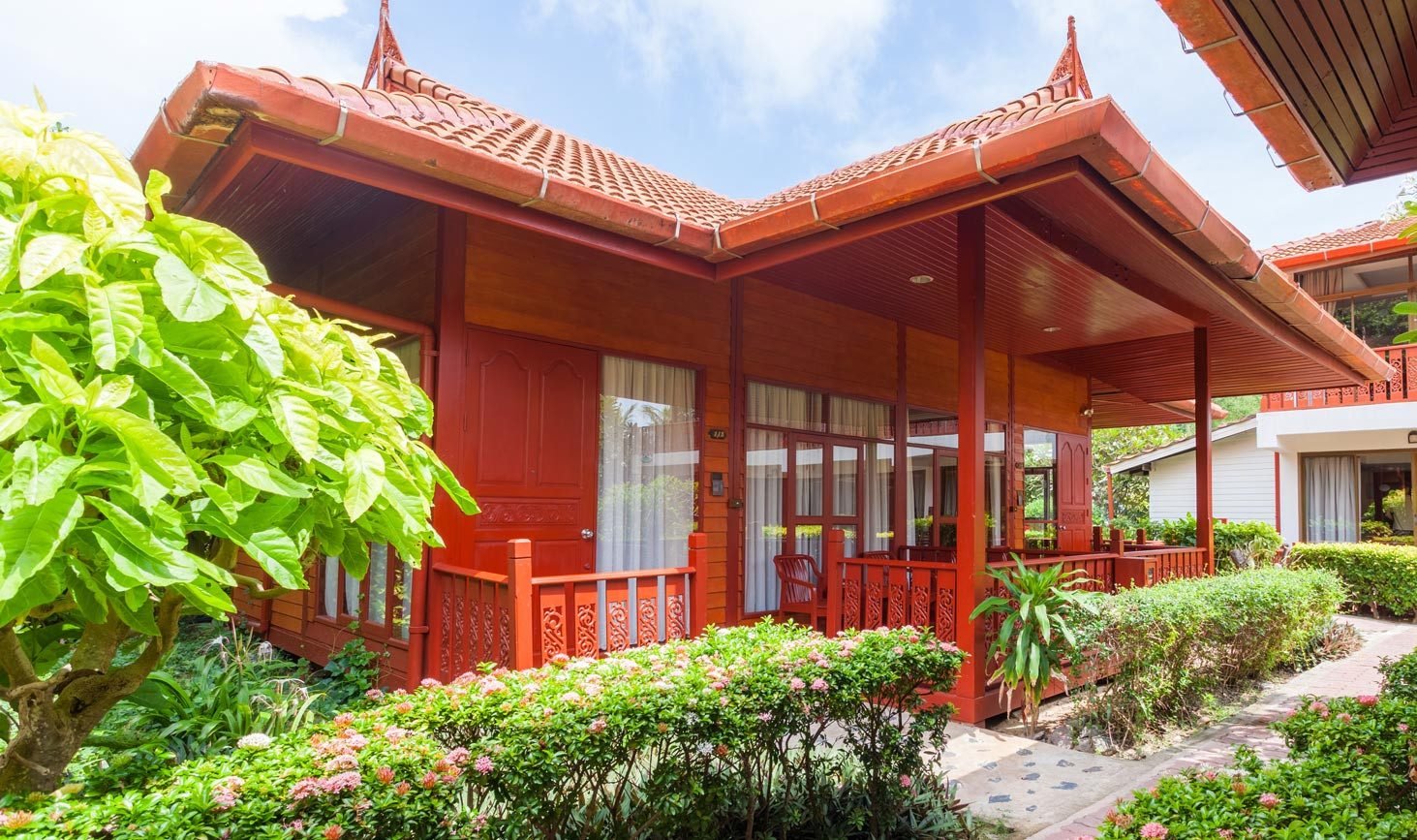 Superior Bungalow buitenkant in het Phi Phi Erawan Palms Resort op Koh Phi Phi in Thailand