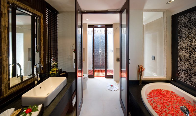 Sareeraya Pool Villa badkamer in het Sareeraya Villas and Suites op Koh Samui in Thailand