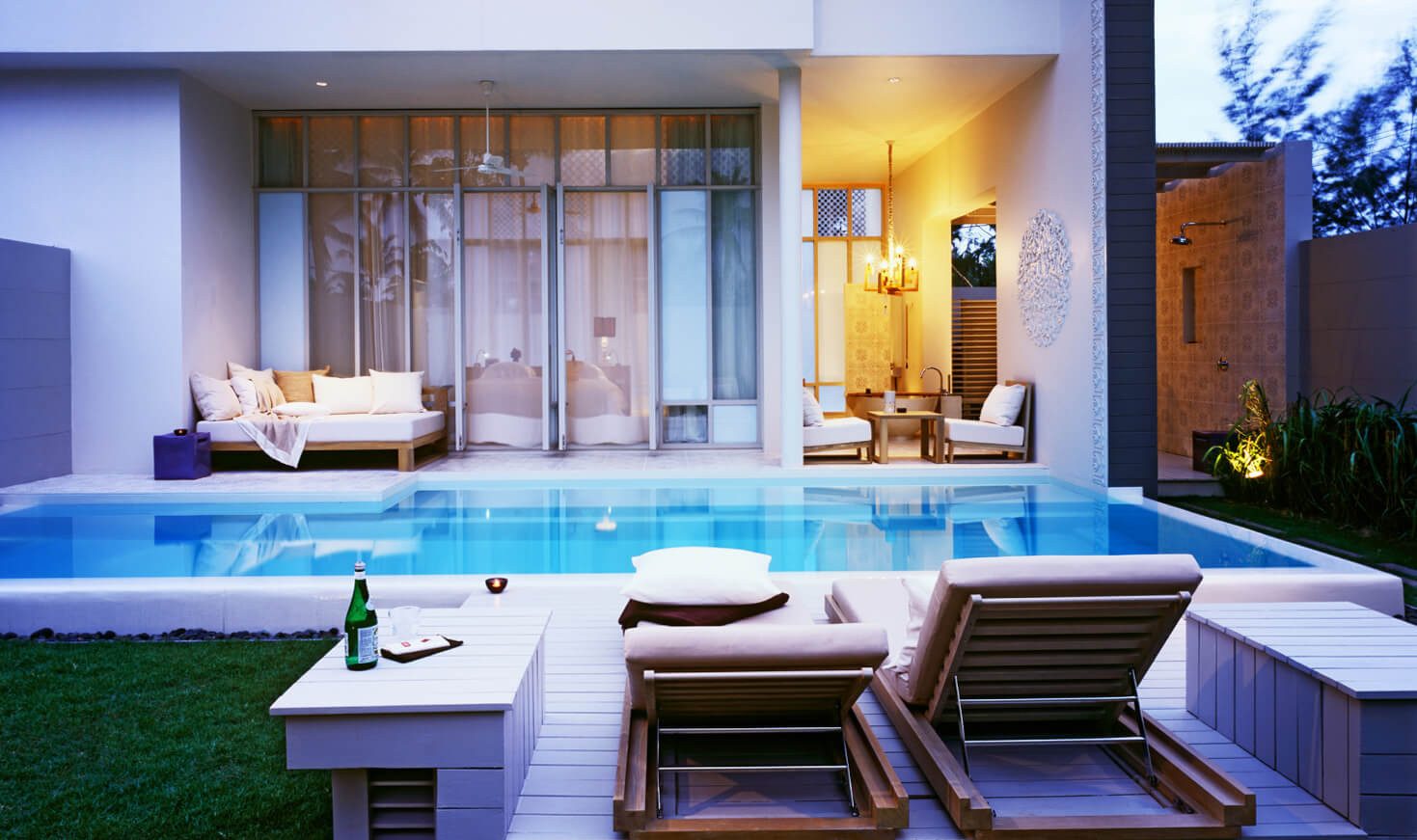 Zwembad en tuin van de Garden Poolvilla in het Sala Phuket in Thailand