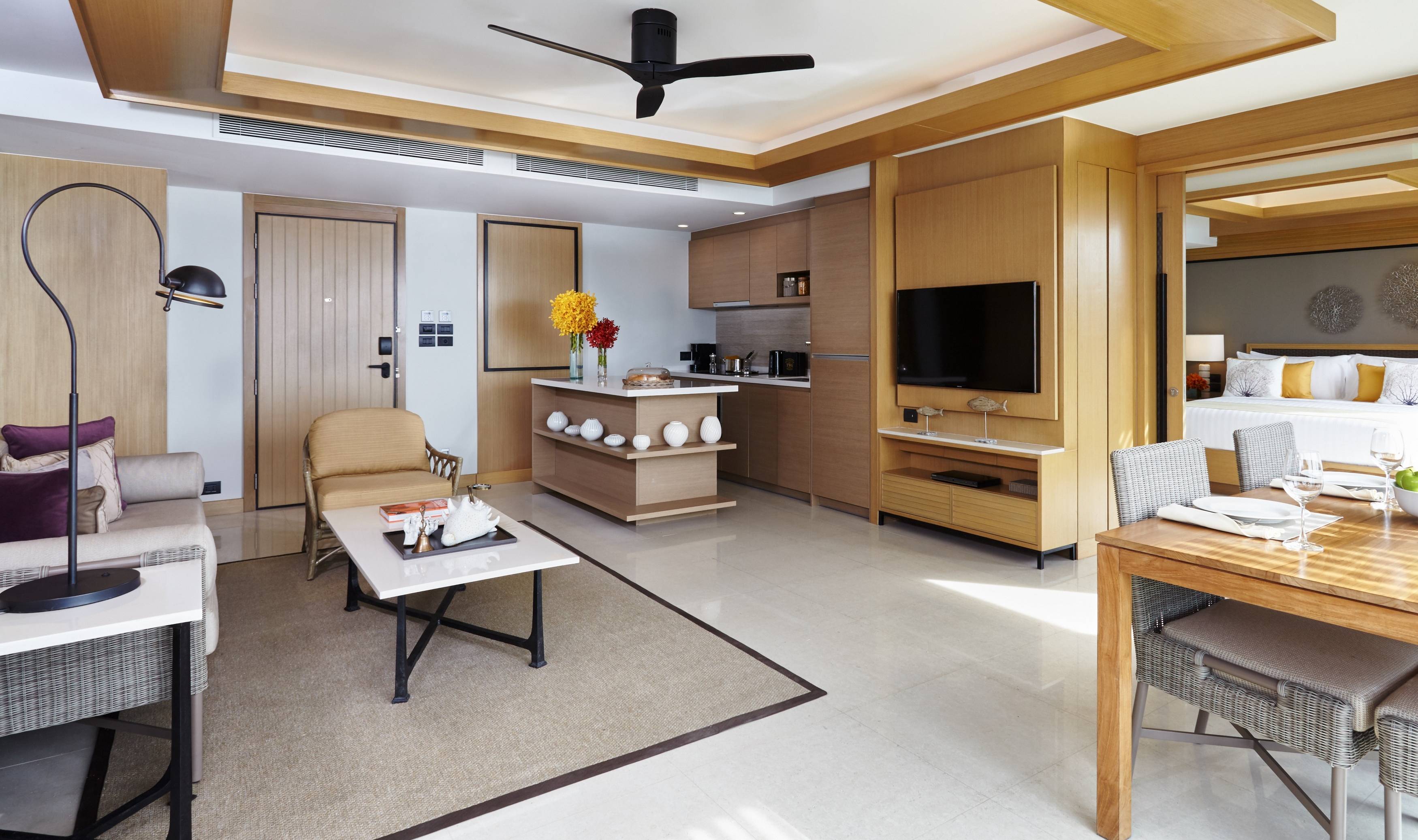 Woonkamer Two Bedroom Suite Oceanfacing in het Amari Phuket in Thailand