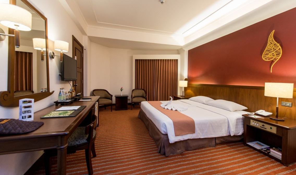 Luxury kamer in het Krungsri River Hotel in Ayutthaya in Thailand