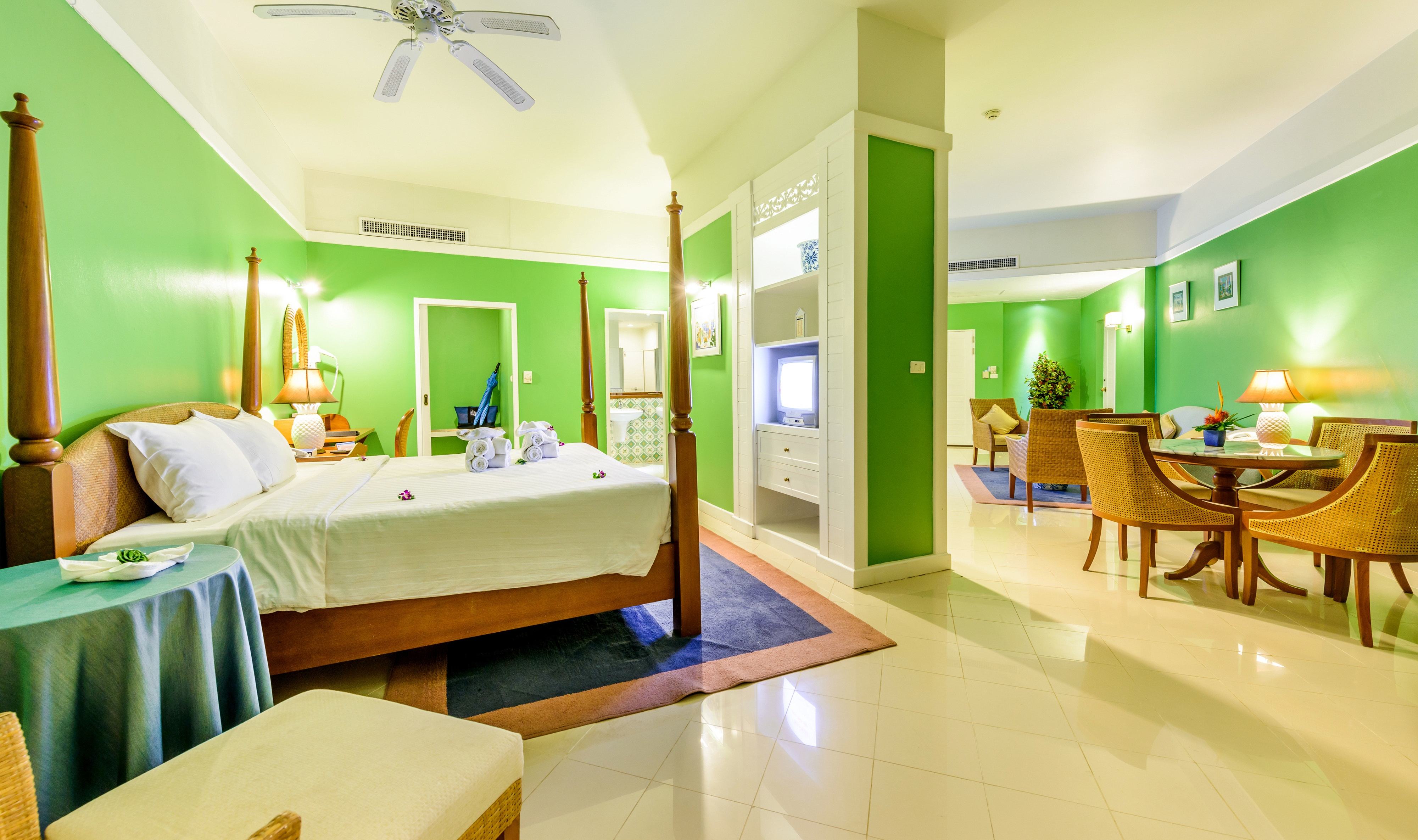 Deluxe Pool Access kamer in het Andaman Seaview Hotel in Phuket in Thailand