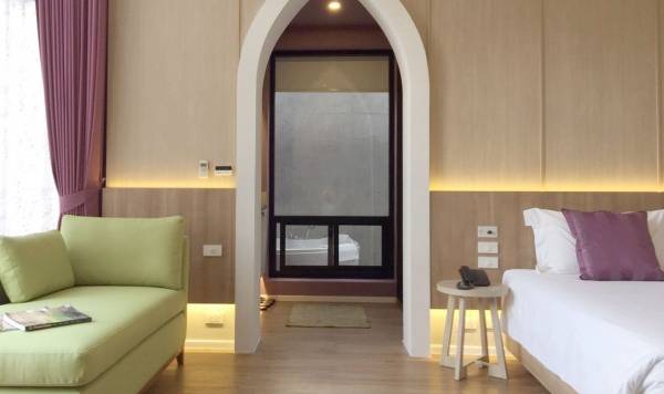 Poolside kamer in het Iudia on the River in Ayutthaya in Thailand