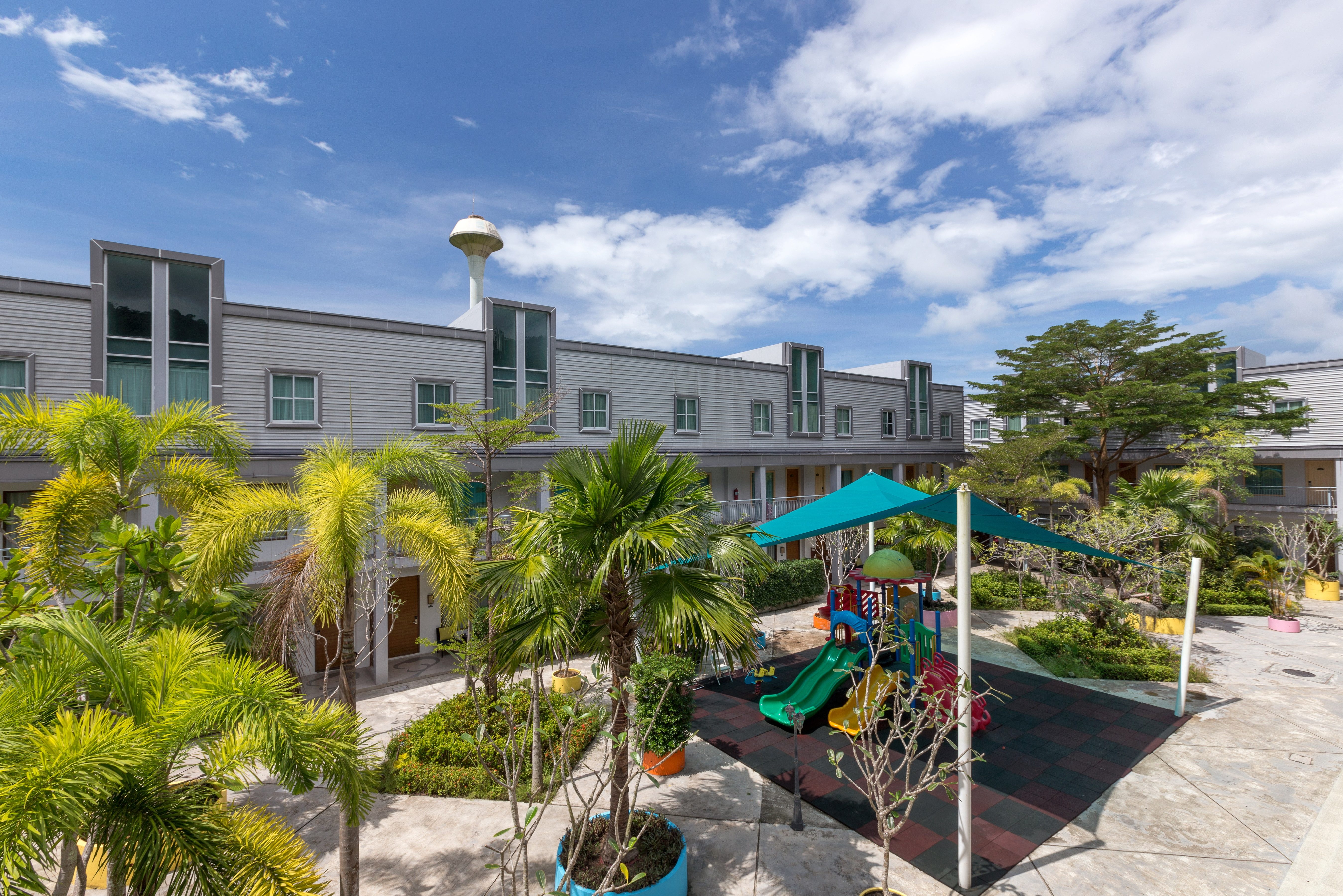 Speeltuin in het Centara Seaview Resort in Khao Lak in Thailand