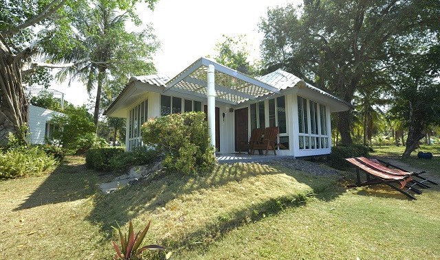 Family Standard Beachfront Bungalow buitenkant in het Koh Mak Resort in Thailand