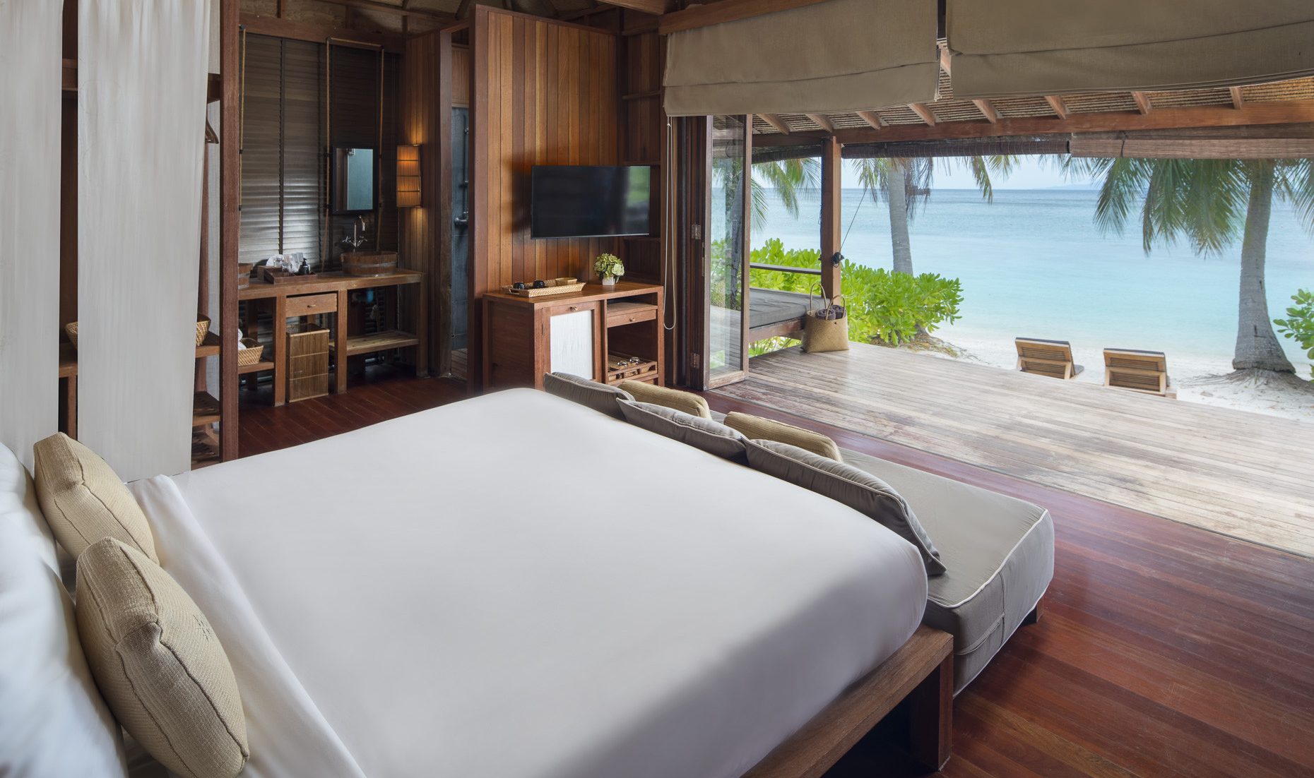 Uitzicht Castaway Beach Villa in het Haad Tien Resort op Koh Tao in Thailand