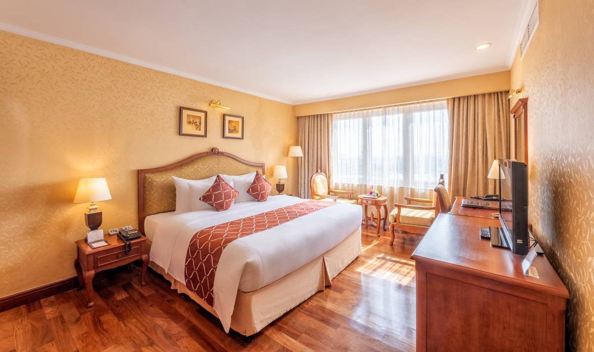 Senior Deluxe Luxury Wing kamer in het Grand Hotel in Ho Chi Minh Stad in Vietnam