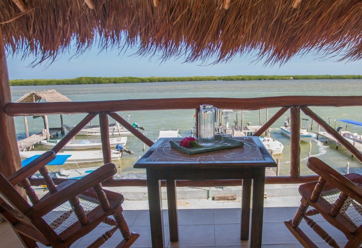 mexico-yucatan-rio-lagartos-villa-pescadores-uitzicht-van-balkon